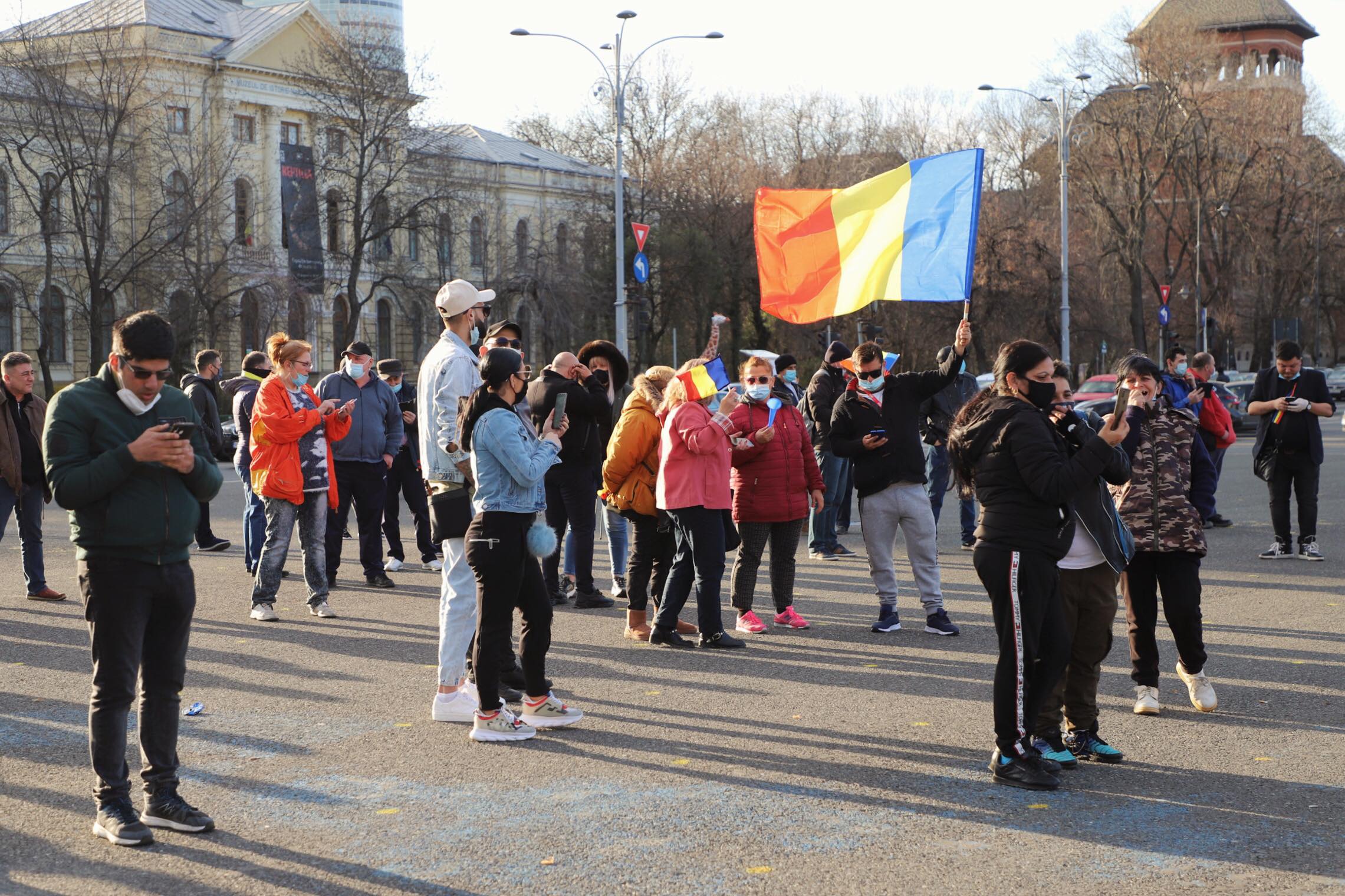 Protestul anti-restricții din Capitală, încheiat cu violențe și arestări. Manifestații și în alte orașe din țară