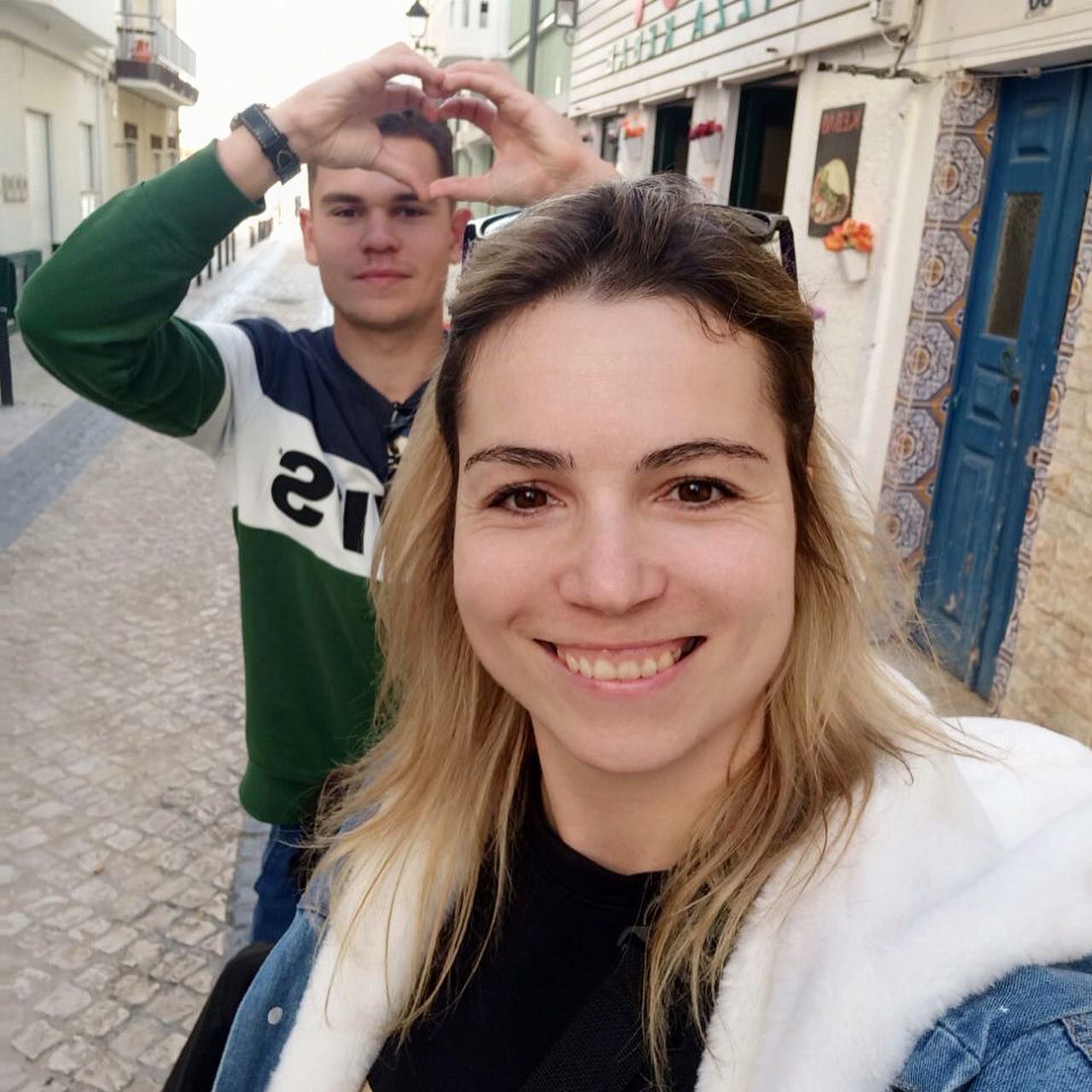 Sărutul regăsirii. Natalia, soția fotbalistului Mihailo Plohotniuk, de la Poli Iași, a ajuns în România de la Odesa, după două zile de coșmar pe drum