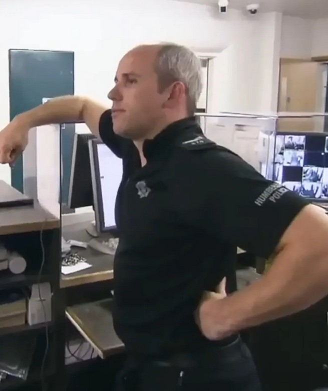 A Chelsea meccsén partjelző volt a férfi, akit eltiltott a rendőrség, mert üldözte a kolléganőjét