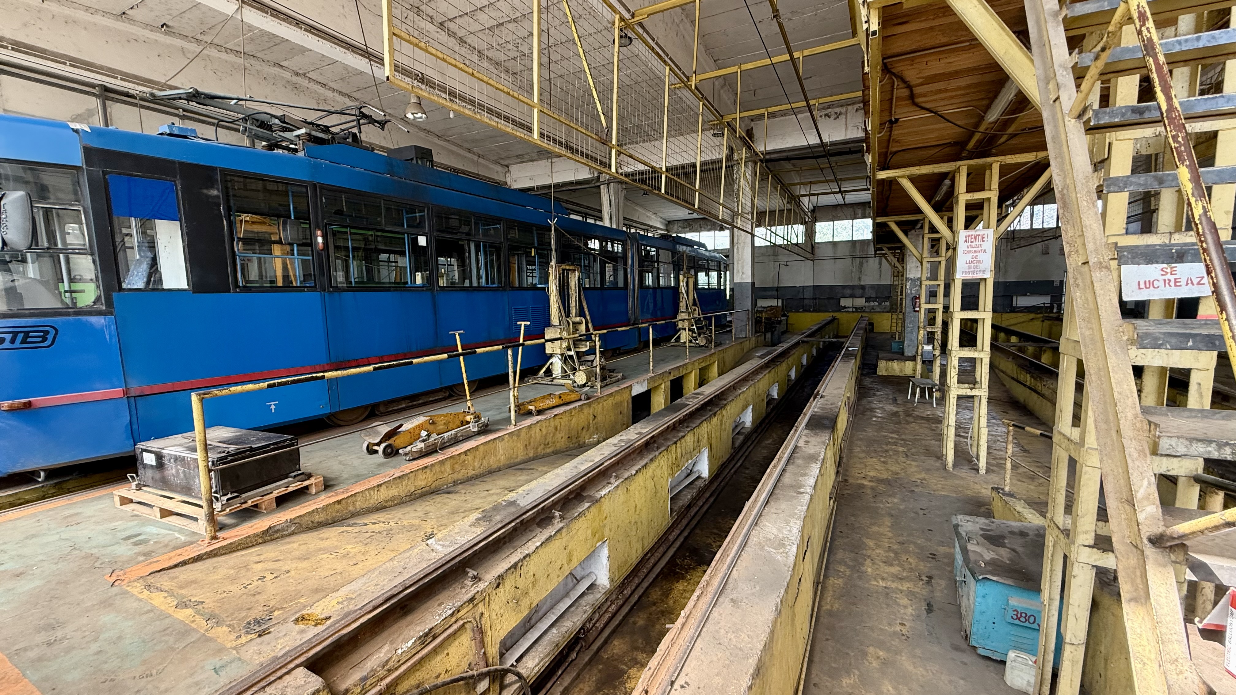 Ultima oprire pentru tramvaiele Tatra: Depoul Militari și-a deschis porțile pentru zeci de pasionați