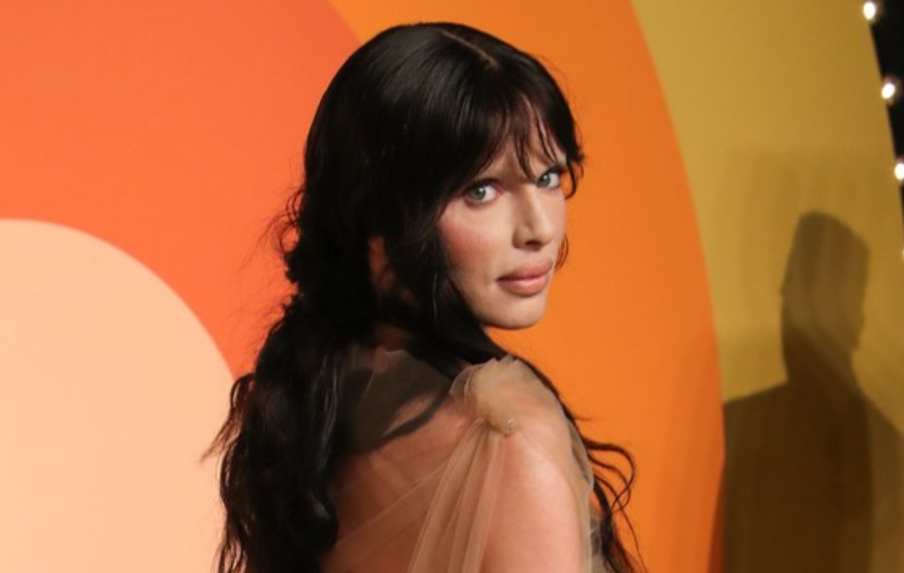 Julia Fox a copiat-o pe Bianca Censori și a apărut la Oscar 2025 într-o rochie transparentă, fără lenjerie intimă. Legătura ei cu Kanye West