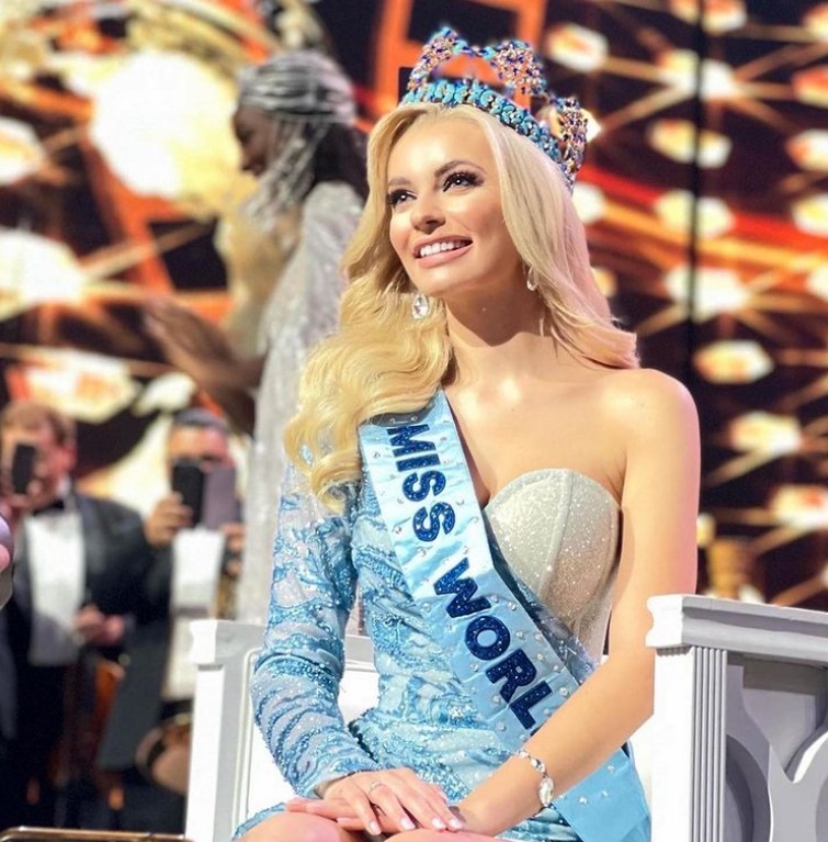 Karolina Bielawska, Miss World 2021, în platou la Antena 1. Ce glumă a făcut Dani Oțil: „Îmi aduce aminte de soția mea de acasă”