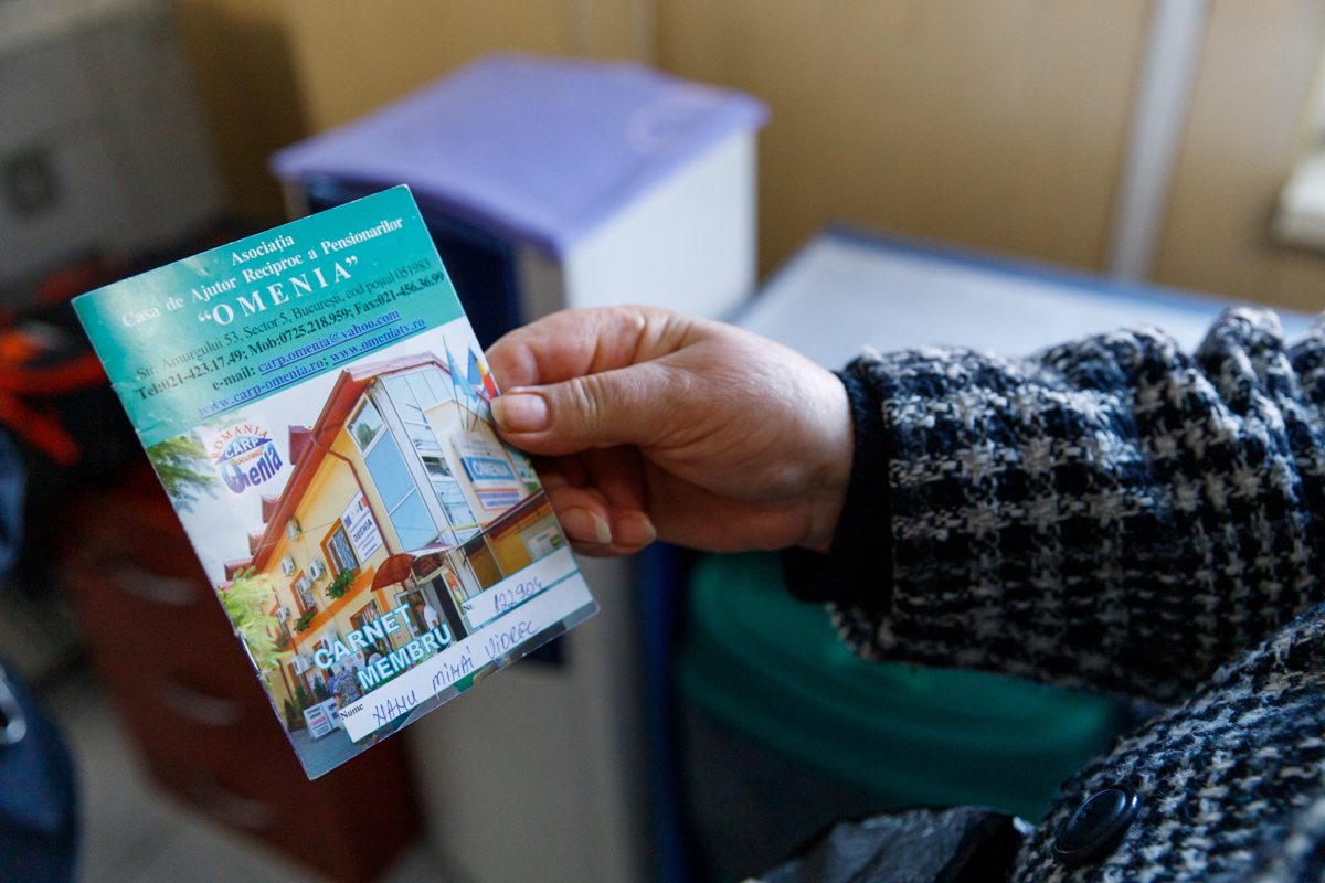 Paște pe datorie. Românii care se împrumută la C.A.R. ca să aibă ce să pună pe masă de Sărbători: „Sarmale nu mai mâncăm, mai reducem din meniu”