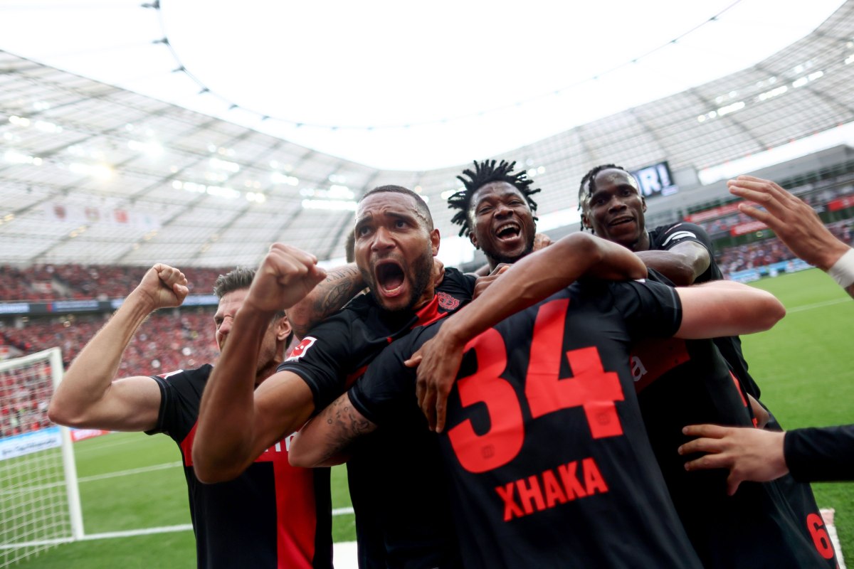 Bayer Leverkusen, campioană a Germaniei pentru prima oară în istoria sa de 120 de ani. Fanii au intrat pe gazon