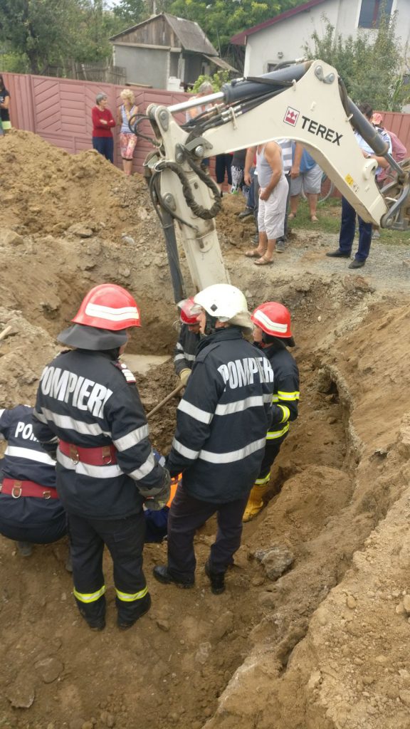 Muncitor mort pe șantier în județul Tulcea. Un mal de pământ s-a prăbușit peste el