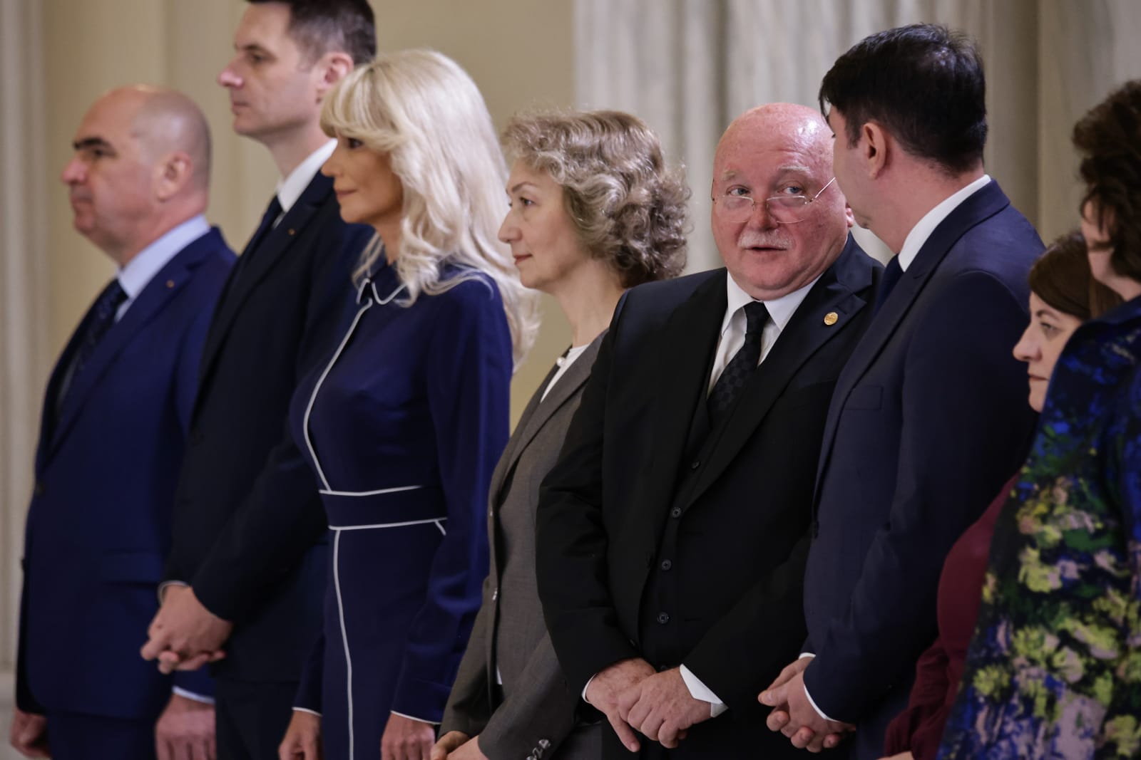Trei noi judecători la CCR. Dacian Dragoş, Csaba Asztalos şi Mihai Busuioc au depus jurământul la Cotroceni. Cine sunt cei 9 judecători ai Curții