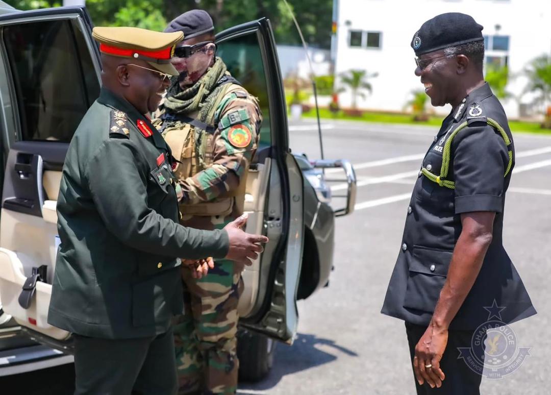 Chief of Defence Staff pays courtesy call on IGP at Police Headquarters