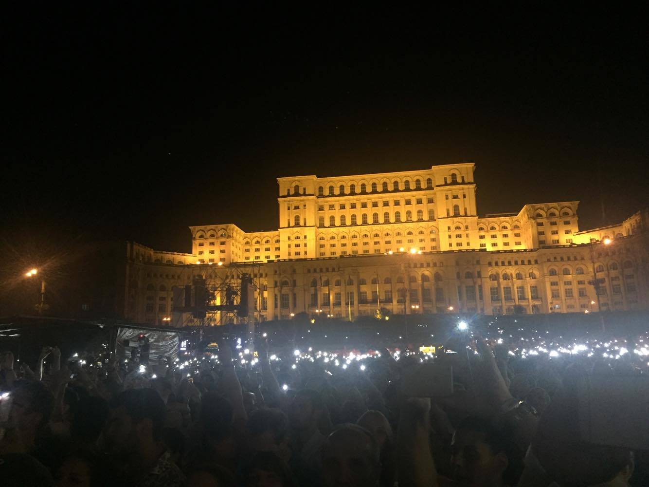 UPDATE | Rihanna a cântat la București, dar la final fanii au fost dezamăgiți. Cum s-a terminat concertul | FOTO