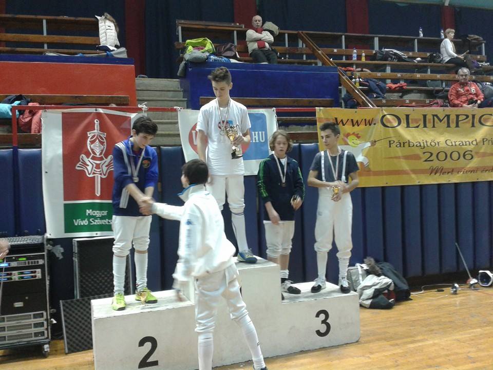 Trei spadasini români, învingători la Circuitul Internațional de spadă ”Olimpici”, de la Budapesta / FOTO
