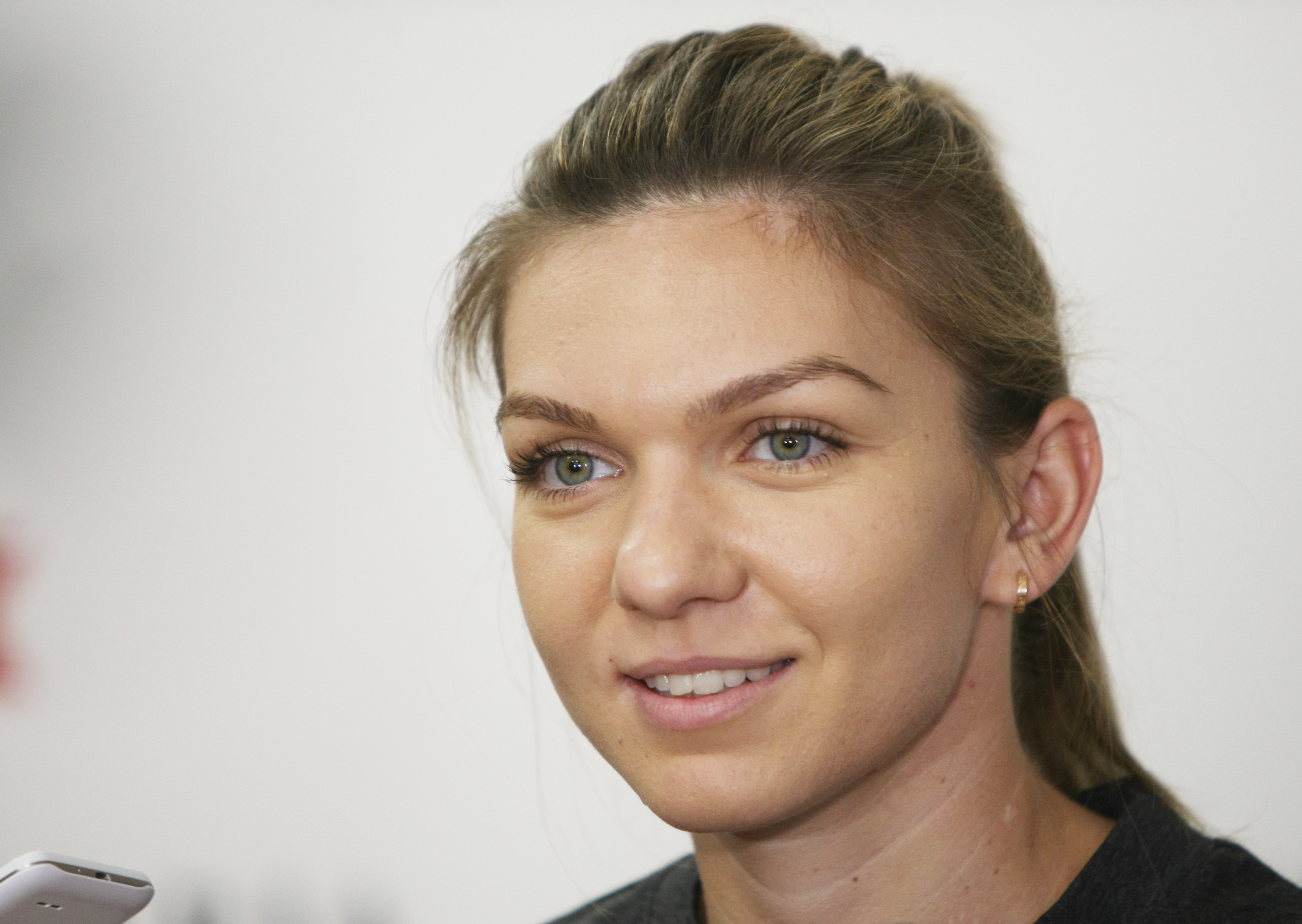 Simona Halep nu suflă în fața lui Ion Țiriac: ”Nu mă antrenez cât ar trebui”! Își oblojește rănile și fuge cu Costa peste hotare / GALERIE FOTO