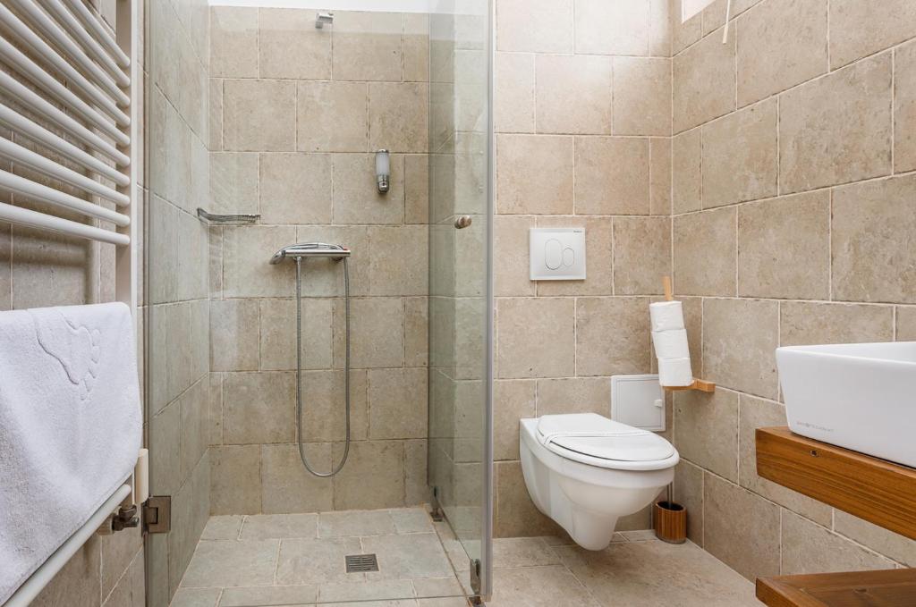 Cât costă să petreci minivacanța de 1 Mai în hotelurile vedetelor de pe litoralul românesc. Prețuri pentru toate buzunarele