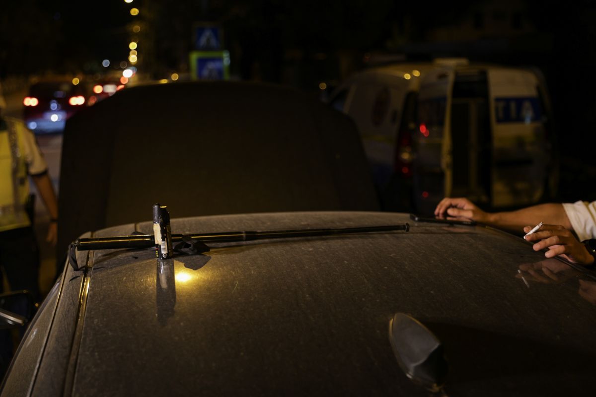 Șoferi băuți și care au consumat substanțe interzise, un autobuz neomologat în trafic și taxi fără autorizație, descoperite la un filtru al Poliției, sâmbătă noapte | VIDEO