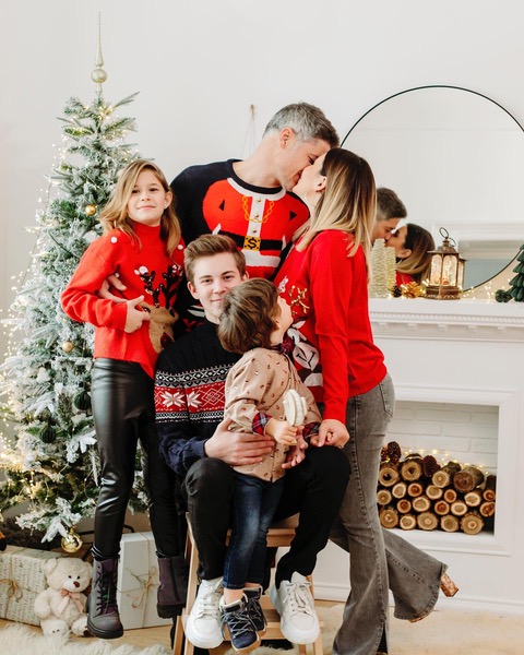Ela Crăciun, ședință foto alături de întreaga familie, înainte de Crăciun. „Este un cadou pe care mi-l fac singură”