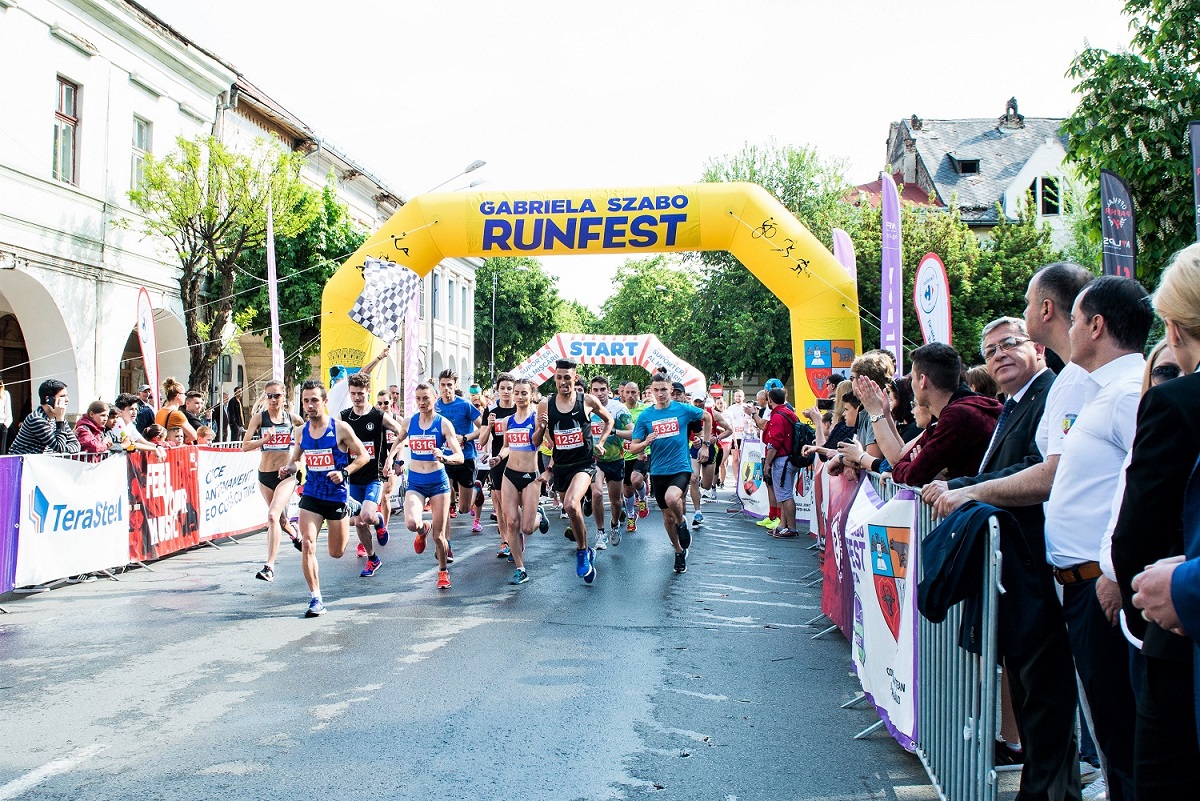Alergători din toată țara au concurat la ”Gabriela Szabo RUNFEST”. Ediția a XII-a a avut peste 1.300 de participanți la start, în Bistrița / GALERIE FOTO