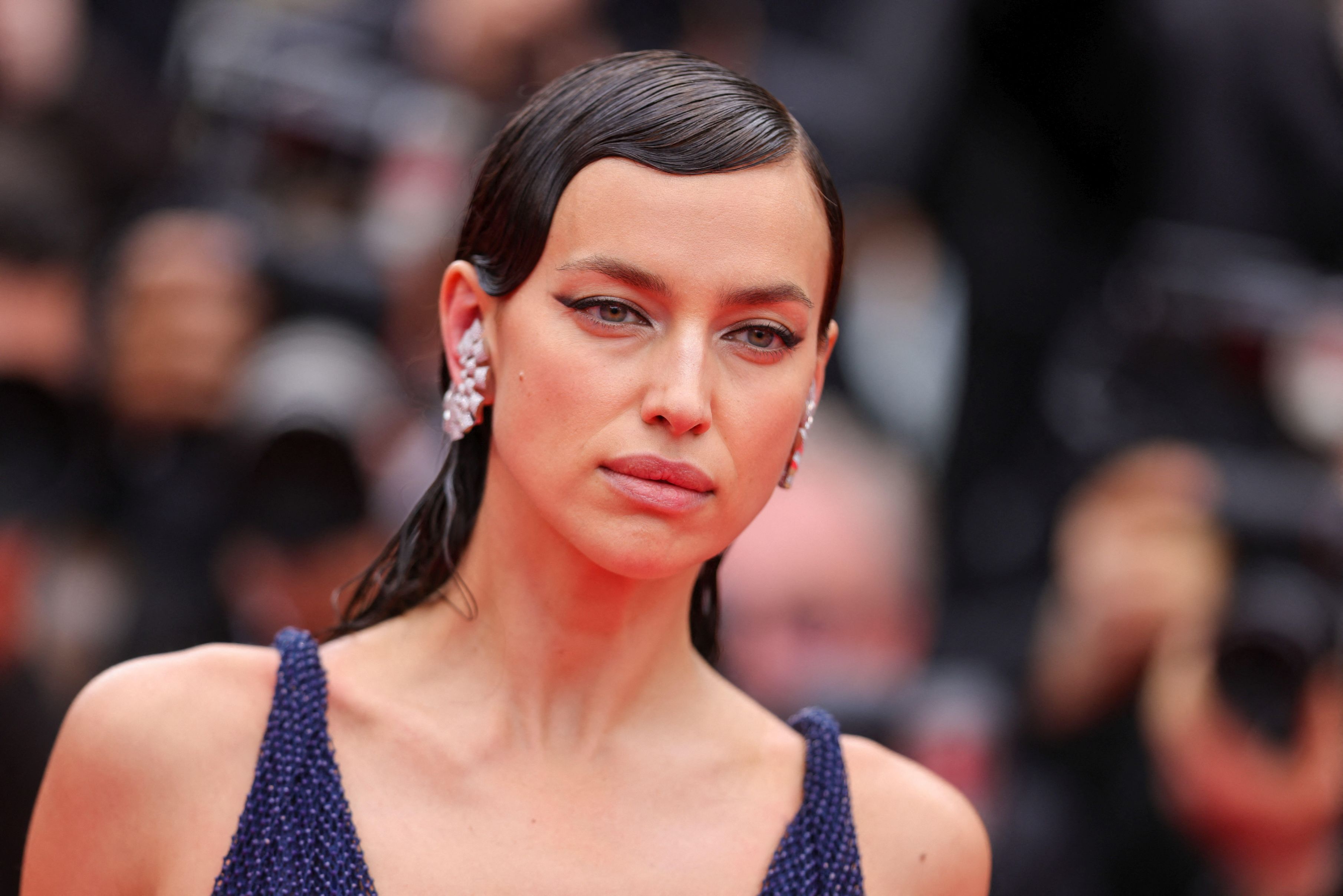 FOTO. Fosta iubită a lui Cristiano Ronaldo și a actorului Bradley Cooper, apariție de senzație la Cannes. Fotomodelul rus Irina Shayk a impresionat pe covorul roșu
