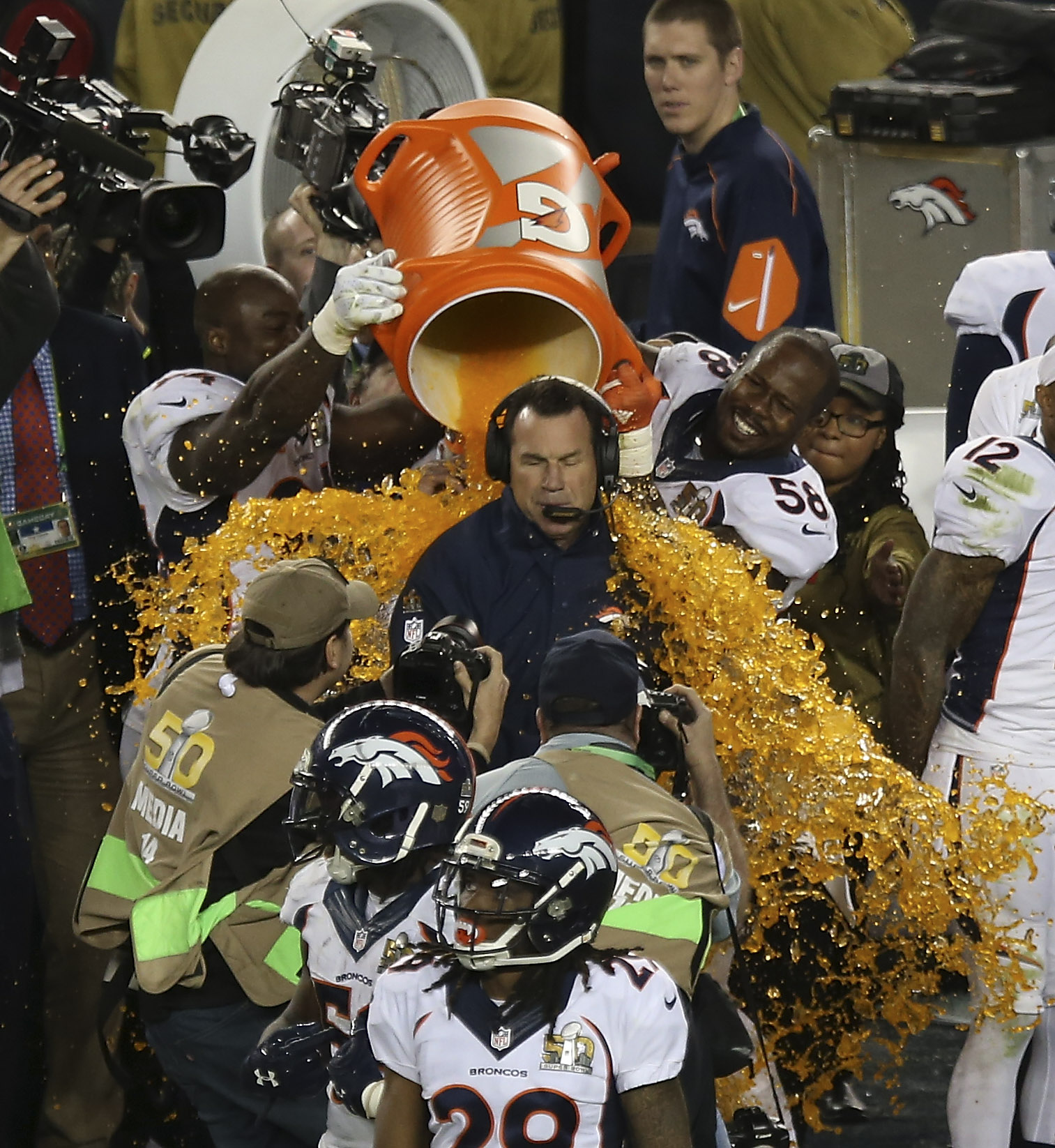 Denver Broncos a câștigat Super Bowl 50, ^după o finală de vis cu Carolina Panthers / GALERIE FOTO&VIDEO