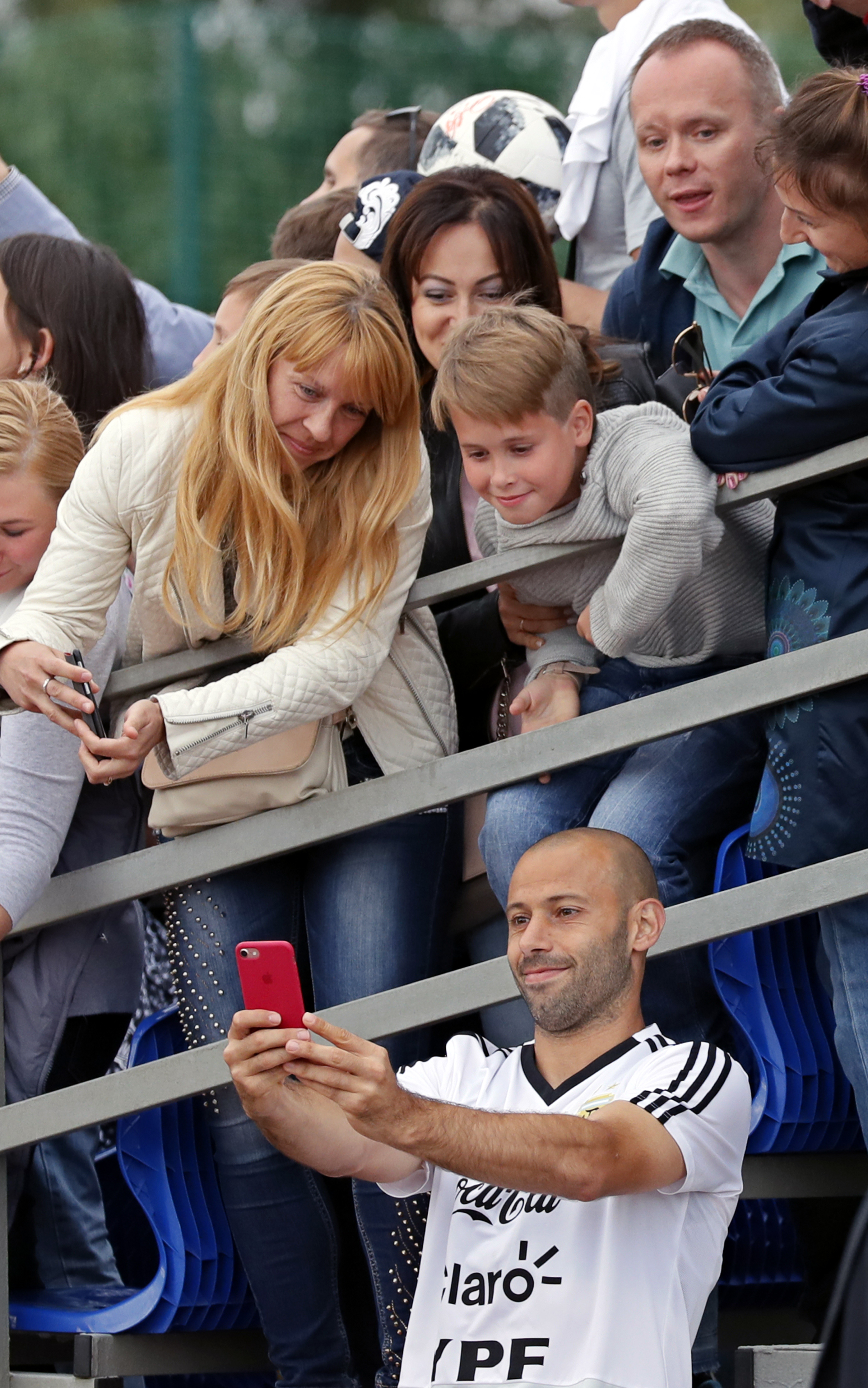 Argentina a făcut primul antrenament deschis în Rusia. Messi, asaltat de fani / GALERIE FOTO