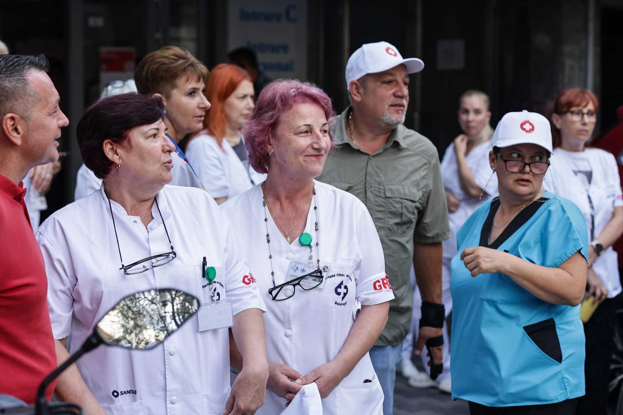 Grevă de avertisment organizată de Sanitas. Noua lege a salarizării propusă de Guvernul Bolojan, sursa nemulțumirilor: „Sporul pentru turele de noapte este o bătaie de joc”