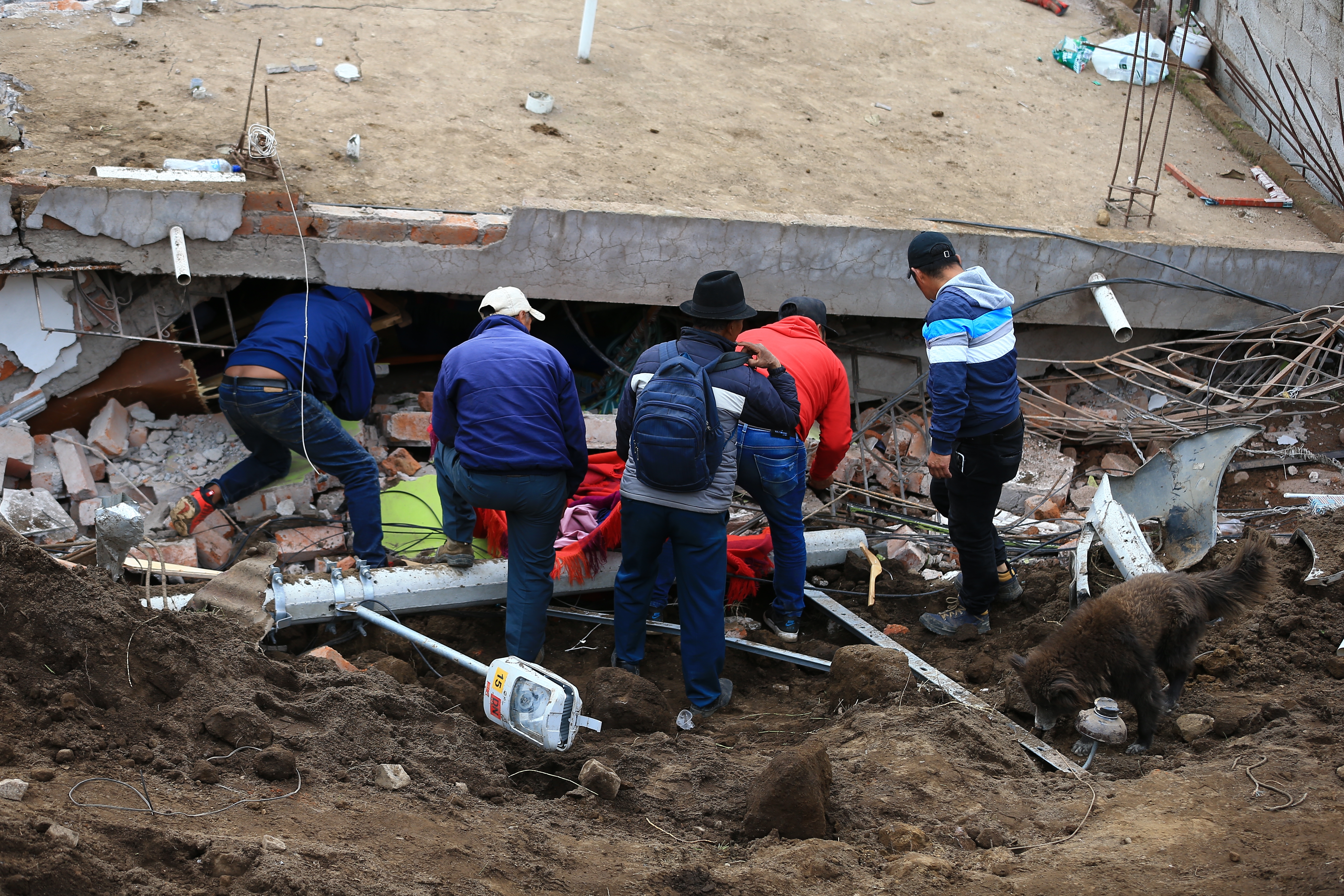 Cel puțin 27 de morți în Ecuador, după ce un munte a luat-o la vale din cauza ploilor abundente și s-a abătut asupra orașului Alausi