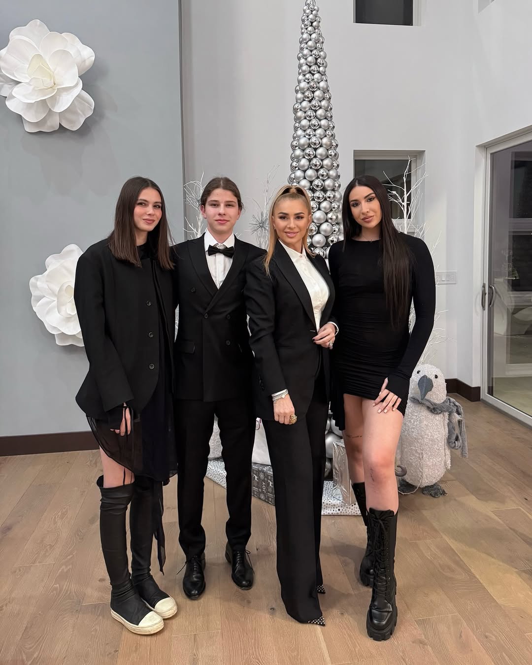Fiul Anamariei Prodan, legătură strânsă cu Ronald Gavril. Laurențiu Reghecampf Jr. a învățat de la mama lui cum să-și țină familia unită