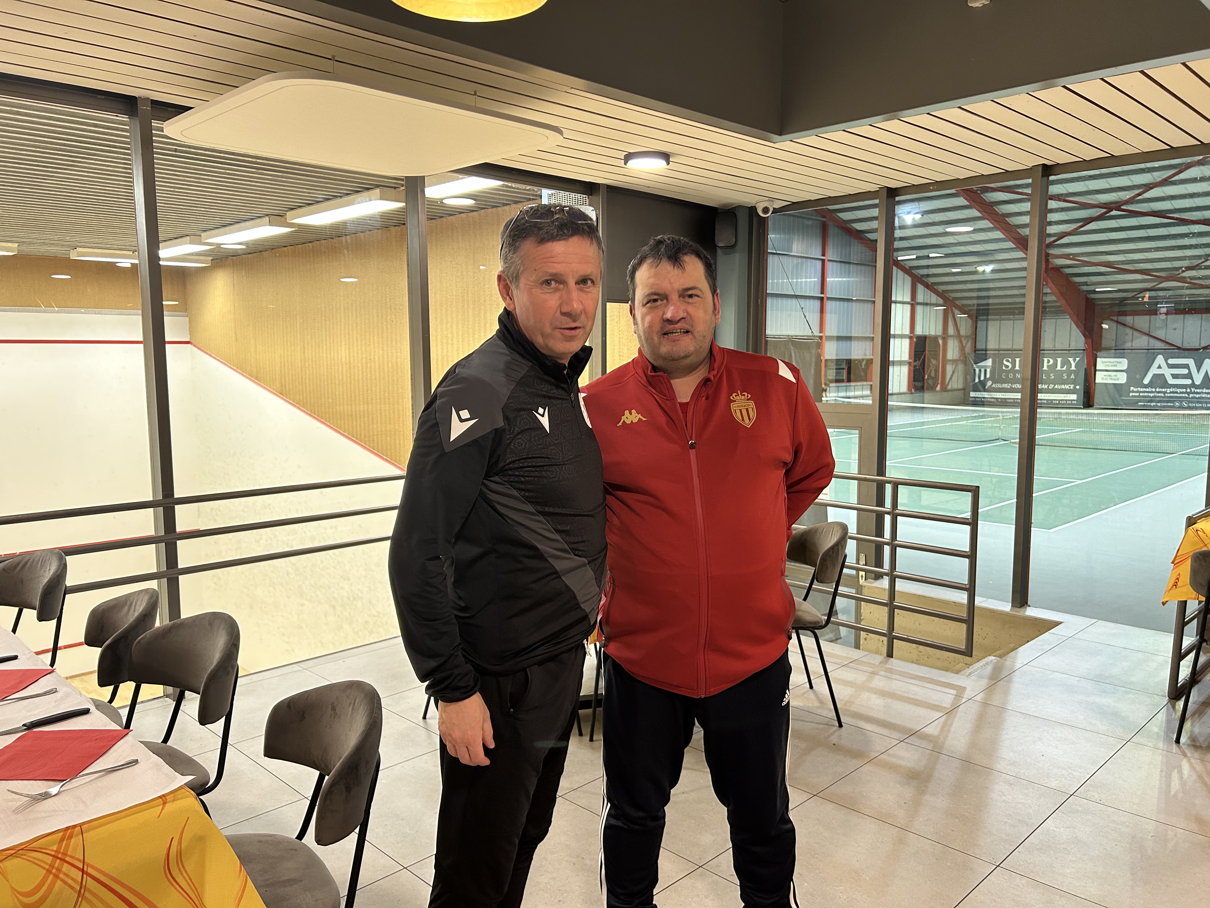 De la Yverdon, Adrian Ursea se declară suporterul lui Mircea Lucescu: „Câți mare antrenori am avut la nivelul ăsta? Doar 2 în istorie, Piști Covaci și nea Mircea”. De ce spune că „noi suntem cei mai mari hoți de pe pământ”