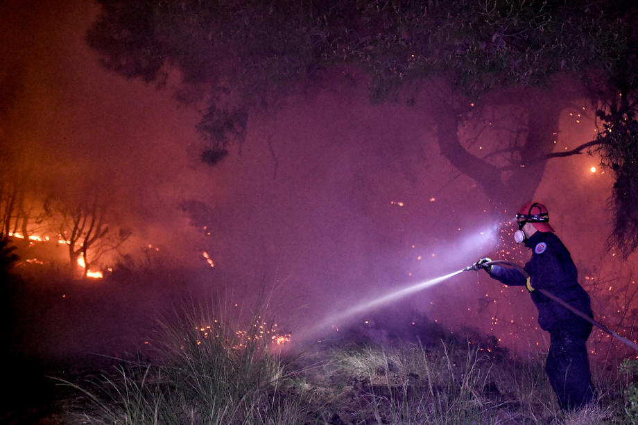 Incendii de vegetație în Grecia. Cel puţin şase sate şi două mănăstiri, evacuate