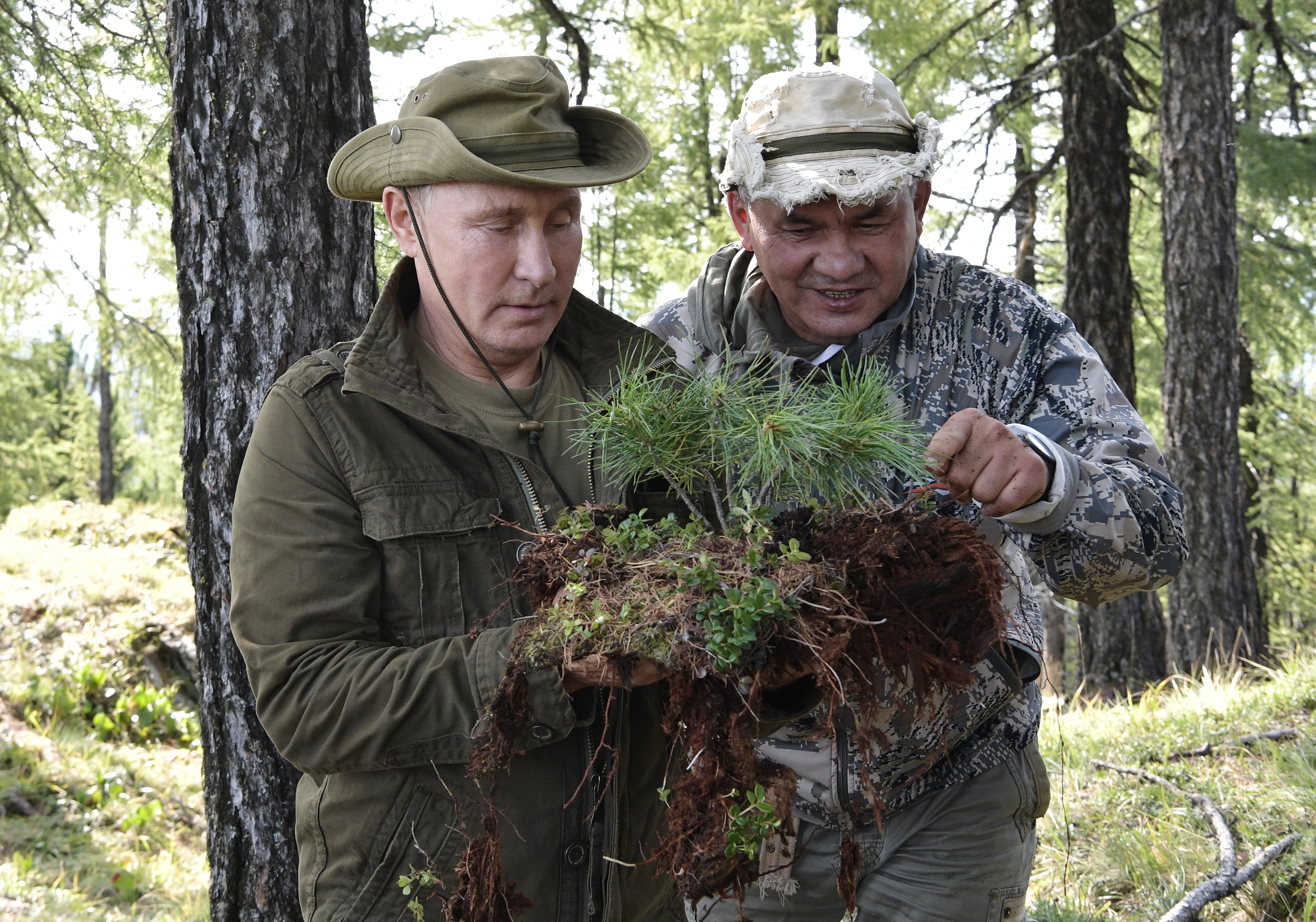 FOTO | Imagini din ultima vacanță de vară a lui Vladimir Putin. Președintele Rusiei nu s-a mai pozat la bustul gol