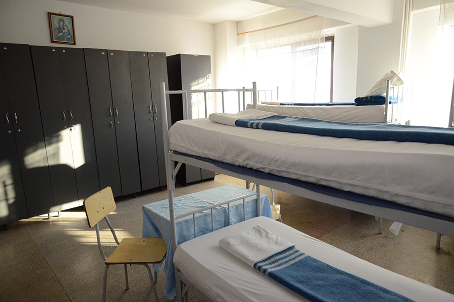 Școala de Pompieri din Boldești cumpără mâncare în valoare de 350.000 de euro. Lista include 98 de loturi, printre care și 190.755 de ouă