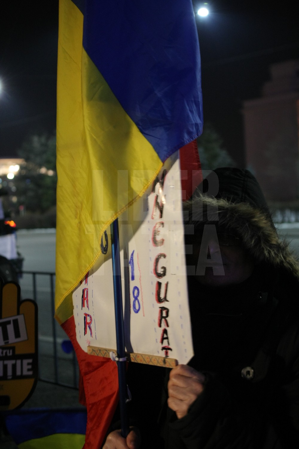 UPDATE. Protest, miercuri seara, în Piața Victoriei. ”Uniți toți, scăpăm țara de hoți!”. Hora frăției, în fața Guvernului / GALERIE FOTO