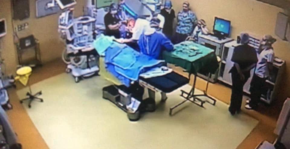 Primele imagini din sala de operație în care o femeie a luat foc. Cum a fost surprins chirurgul Mircea Beuran