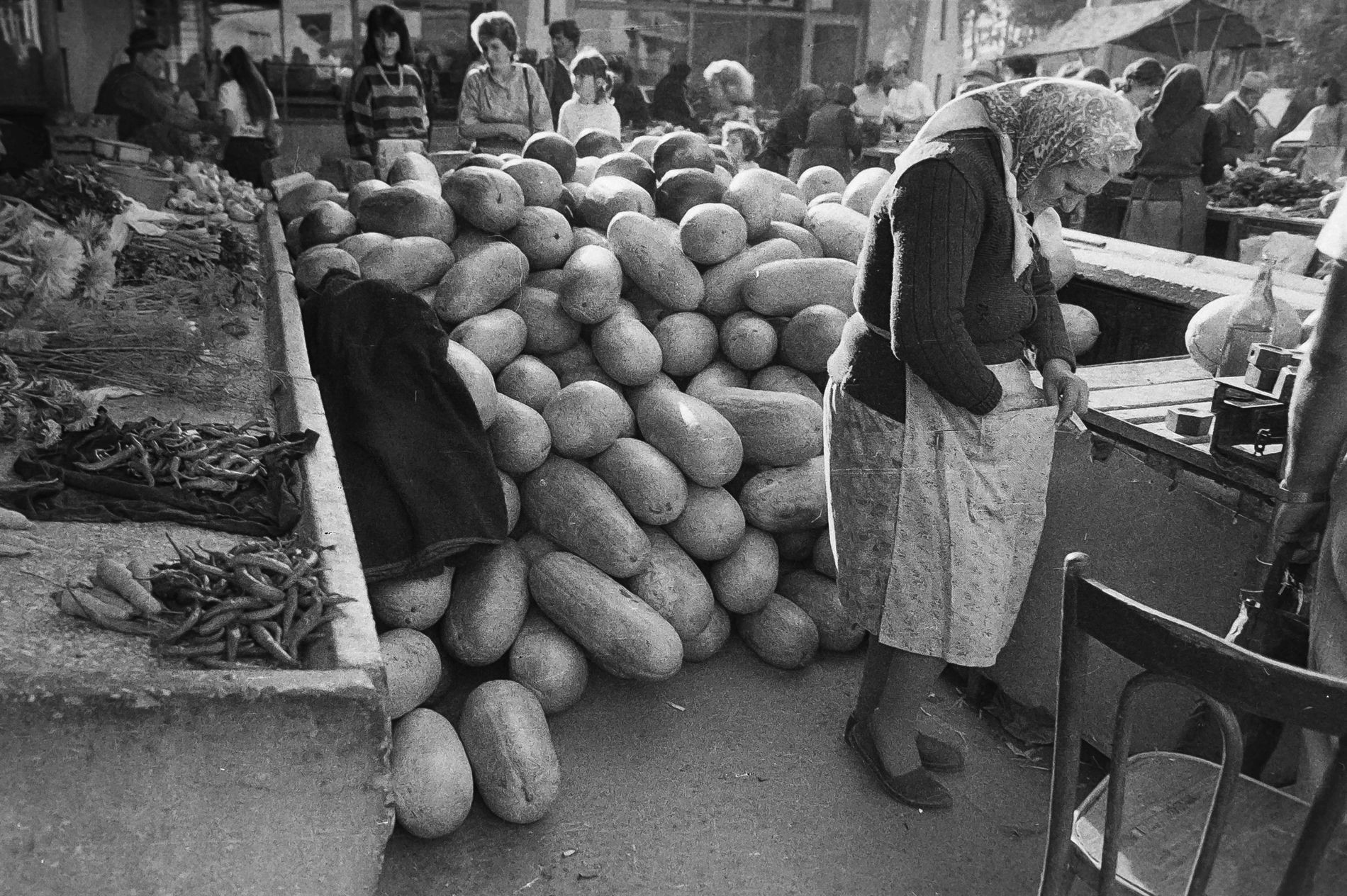 Bucureștiul liber de acum 30 de ani, fotografiat de un japonez aventurier: “Am văzut mulți oameni frumoși și liberi în acele zile”