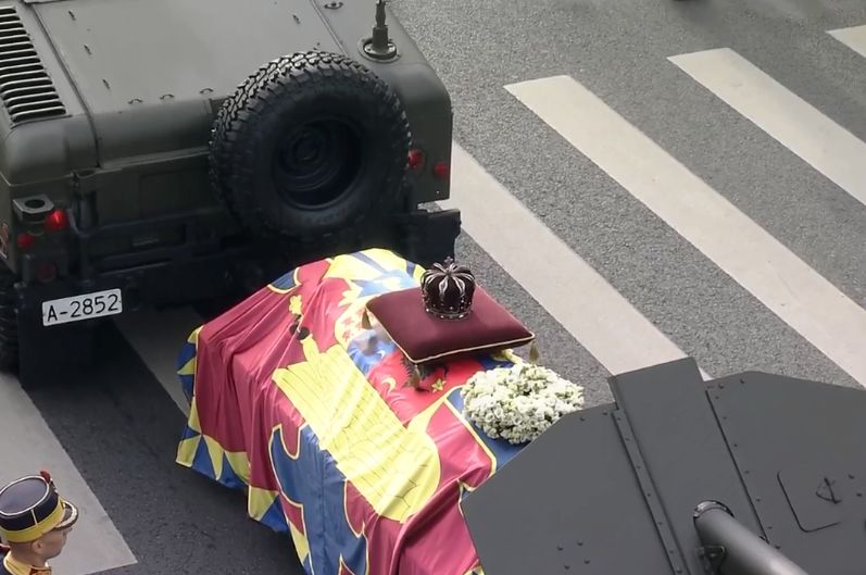 FOTO&VIDEO. România și-a luat rămas bun de la Regele Mihai. Ultimul drum pentru ultimul Rege al românilor