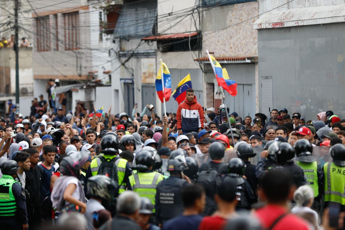 Revoltă în Venezuela după ce Nicolas Maduro a fost declarat câștigătorul prezidențialelor. Oamenii contestă în stradă rezultatul scrutinului