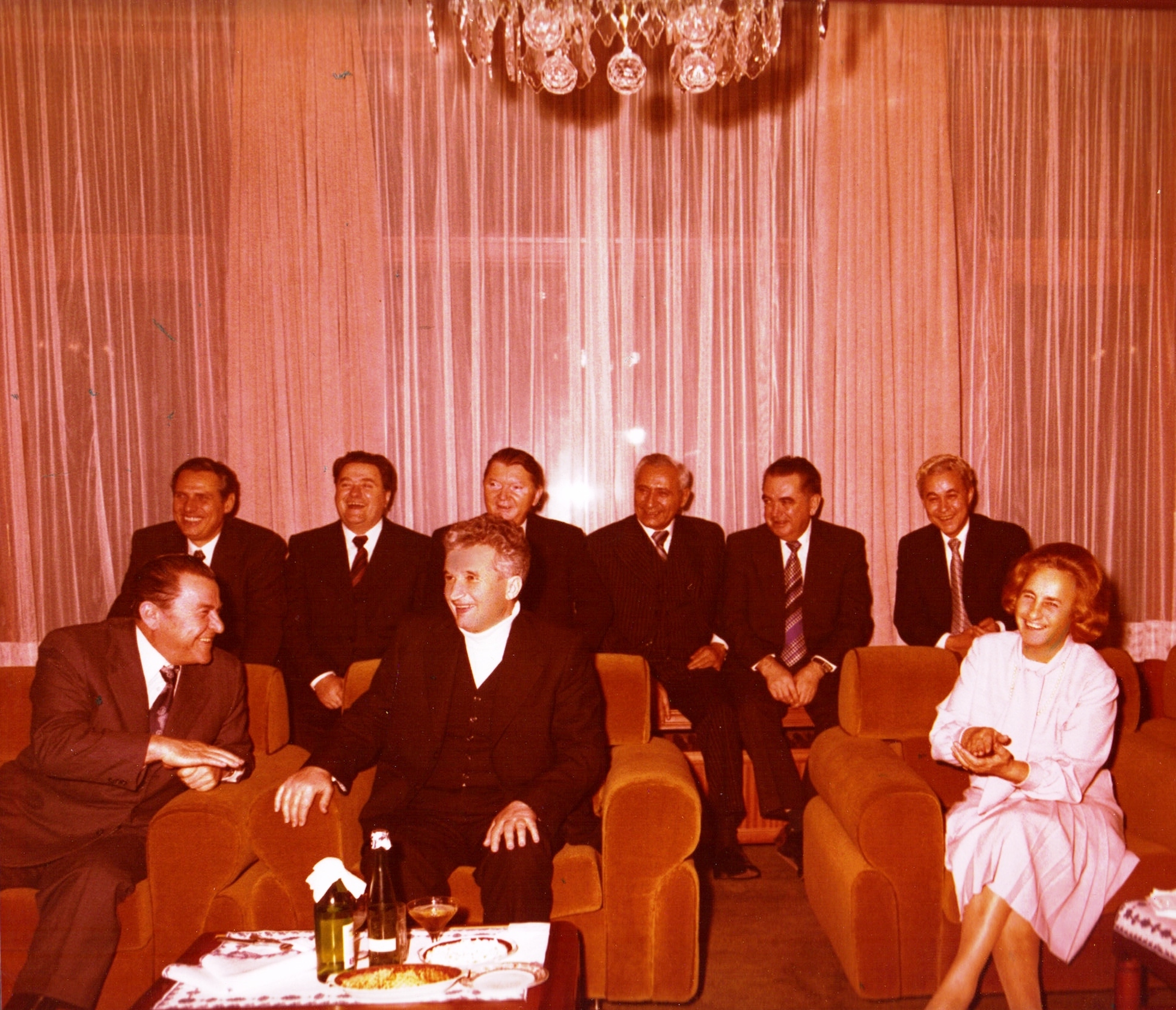 Imagini incredibile de la petrecerile cu lăutari ale lui Nicolae Ceaușescu. Dedicații cu Gică Petrescu și Romica Puceanu