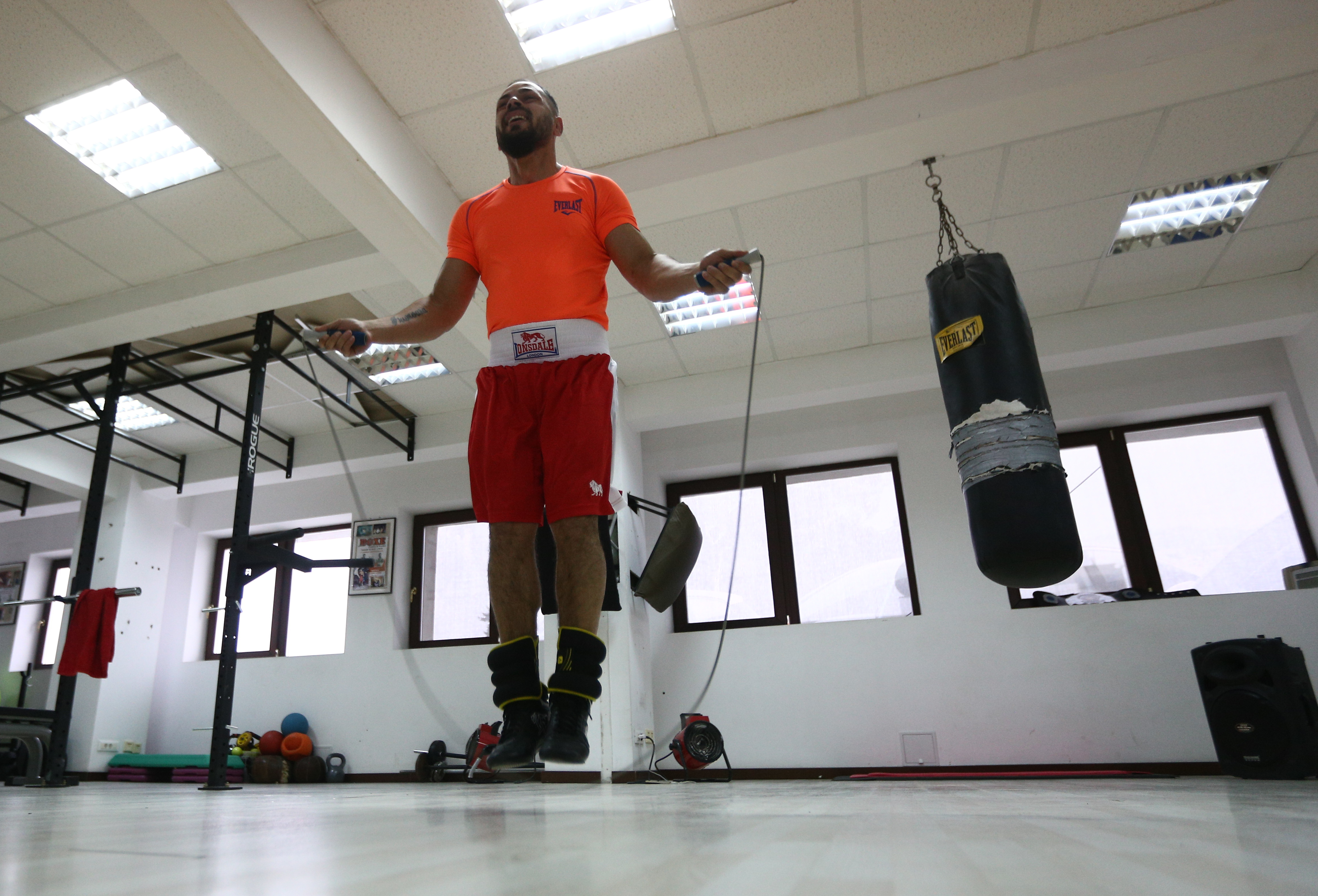 Robert Cristea promite show la gala de box profesionist de la Oradea. Își apără titlul național la semimijlocie: ”Mă bat cu oricine” | FOTO&VIDEO