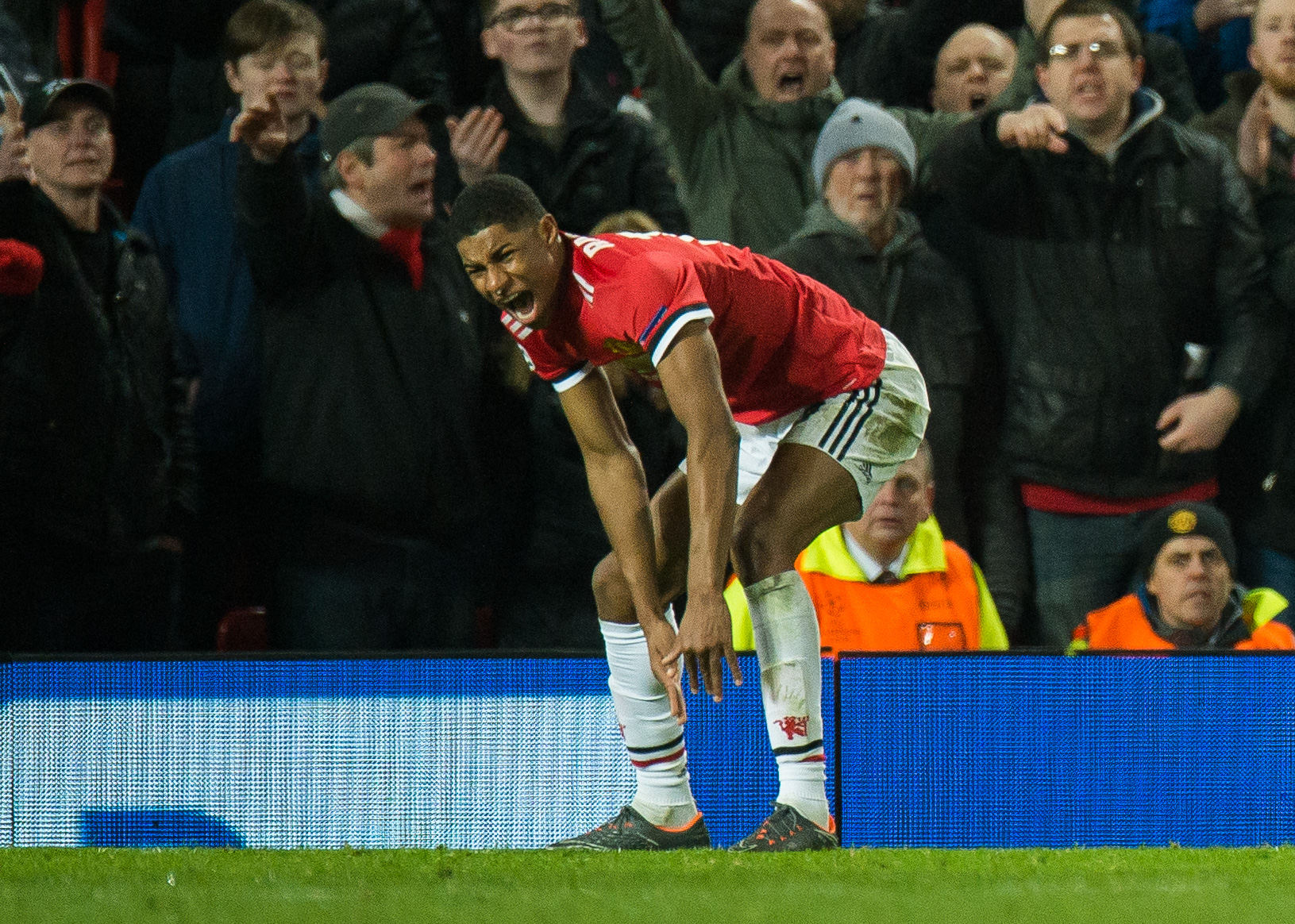 Manchester United, cel mai bogat club de fotbal din lume, eliminat din optimile Ligii Campionilor. Reacția lui Mou | GALERIE FOTO