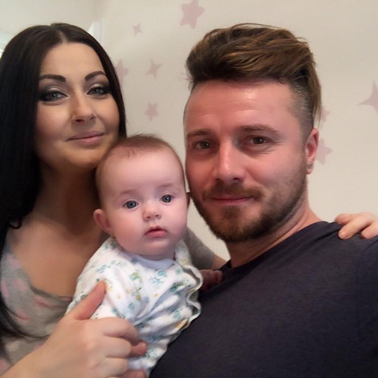 EXCLUSIV/Gabriela Cristea se-ntoarce la muncă, Tavi Clonda rămâne acasă cu bebelușa! “Nu suntem pregătiți să aducem bone în viața Victoriei”