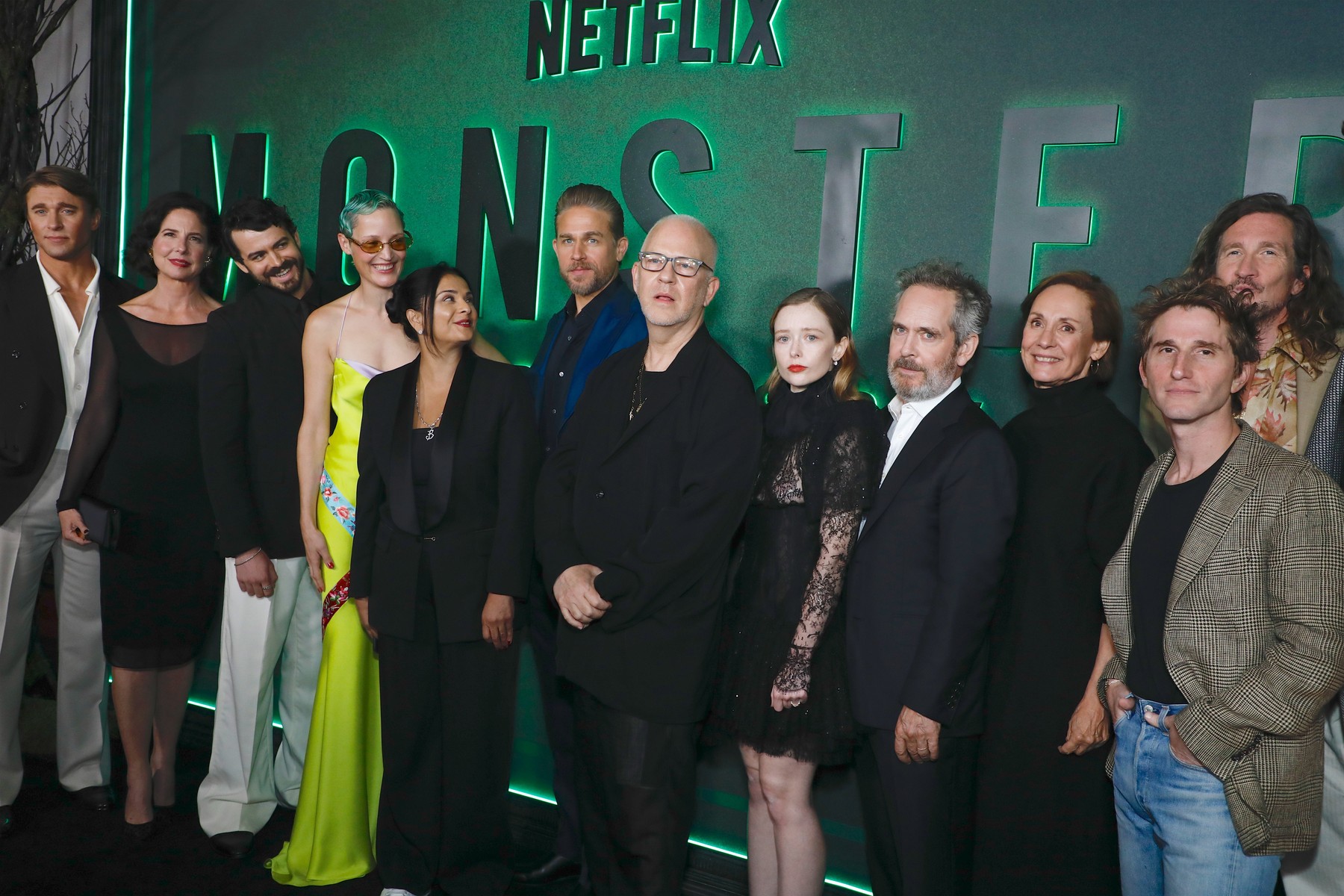 Charlie Hunnam a slăbit 14 kg pentru a se transforma în criminalul Ed Gein în noul serial Netflix „Monster”
