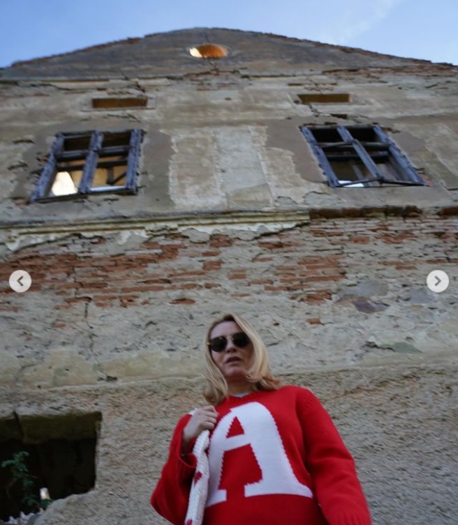 Cum petrece Andreea Esca Paștele Catolic. Prezentatoarea le-a făcut copiilor ei o surpriză de dimineață