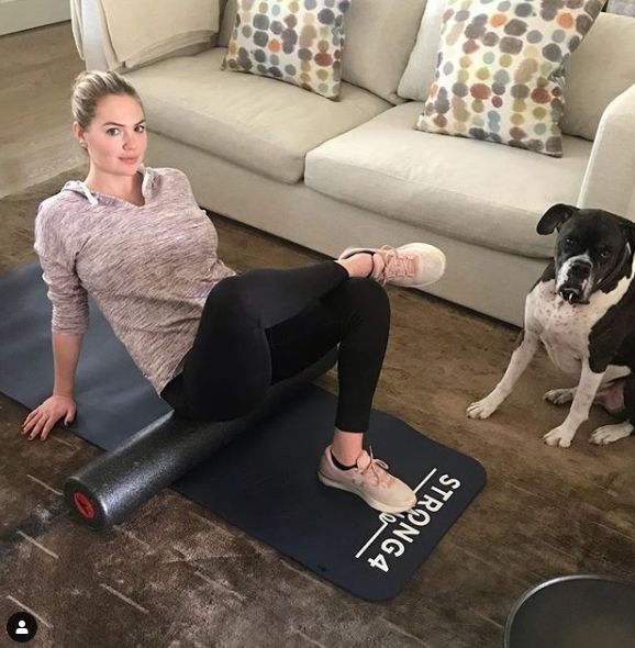 Kate Upton nu vrea să mintă pe nimeni. "N-o să vă spun că m-am antrenat și că am mâncat sănătos. E foarte greu în vacanță" | FOTO