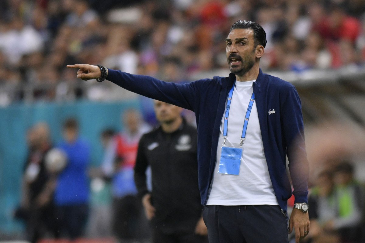 FCSB a primit trofeul de campioană a României în fața a peste 54.000 de spectatori, după ce a pierdut cu CFR Cluj