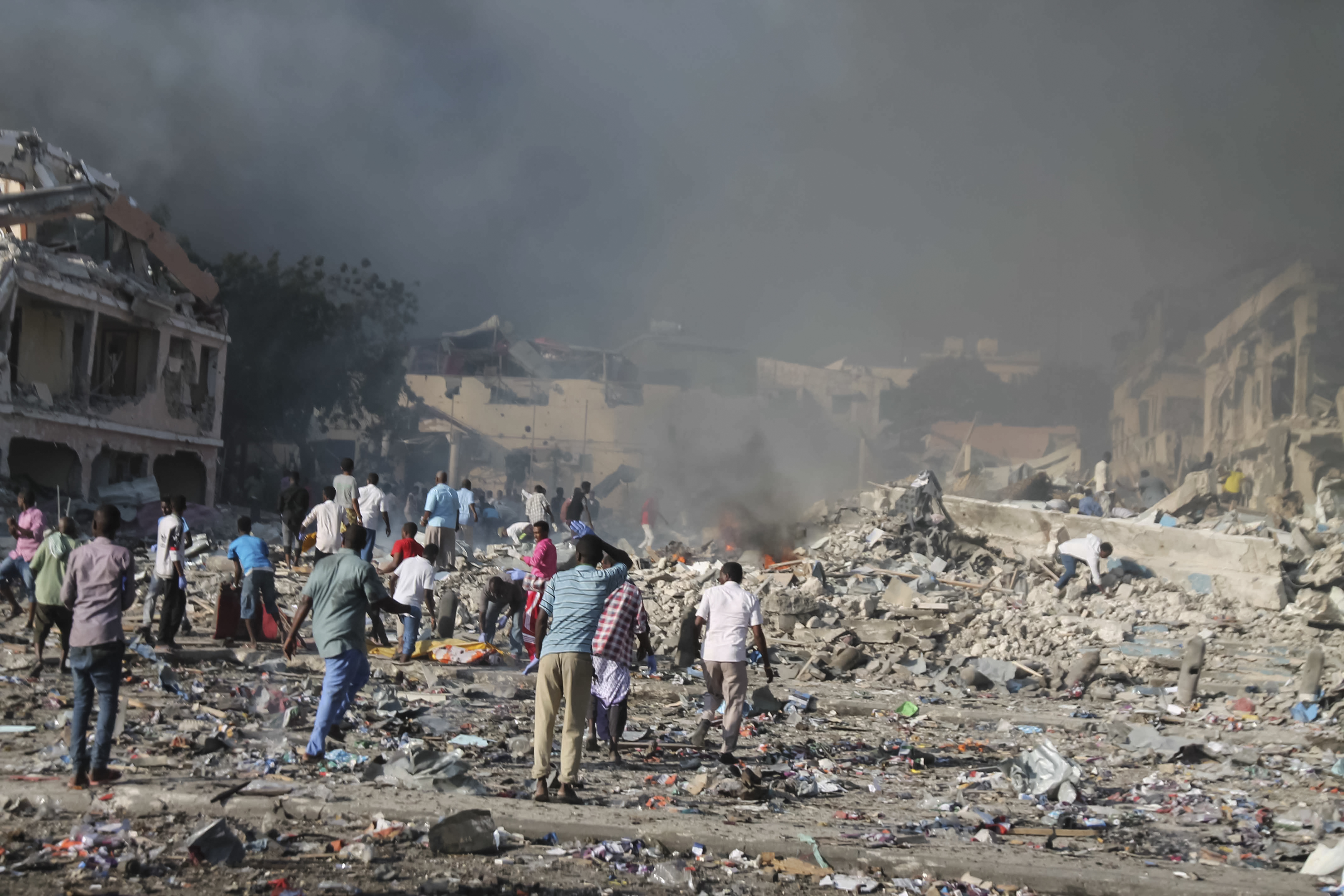 FOTO| Bilanțul victimelor atacului cu bombă din Somalia a depășit 230 de morți