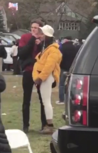 FOTO| Malia Obama surprinsă sărutându-se cu un tânăr de la Harvard