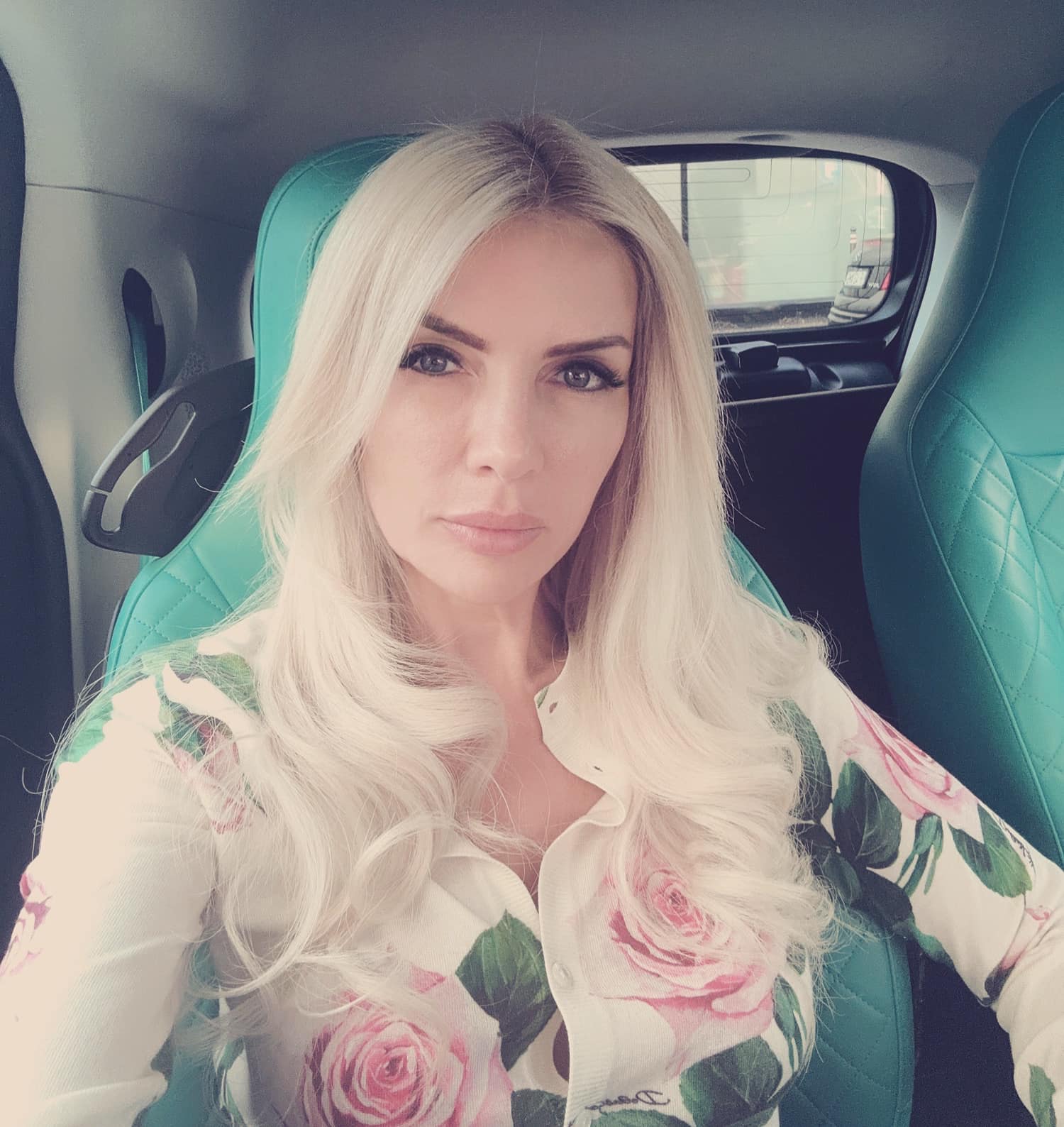 Prietenia dintre Laura Vicol și Elena Băsescu. Adevărul despre aparițiile în club: „Am rugat-o să șteargă pozele! Nelalocul lor când vrei să ai o carieră politică”