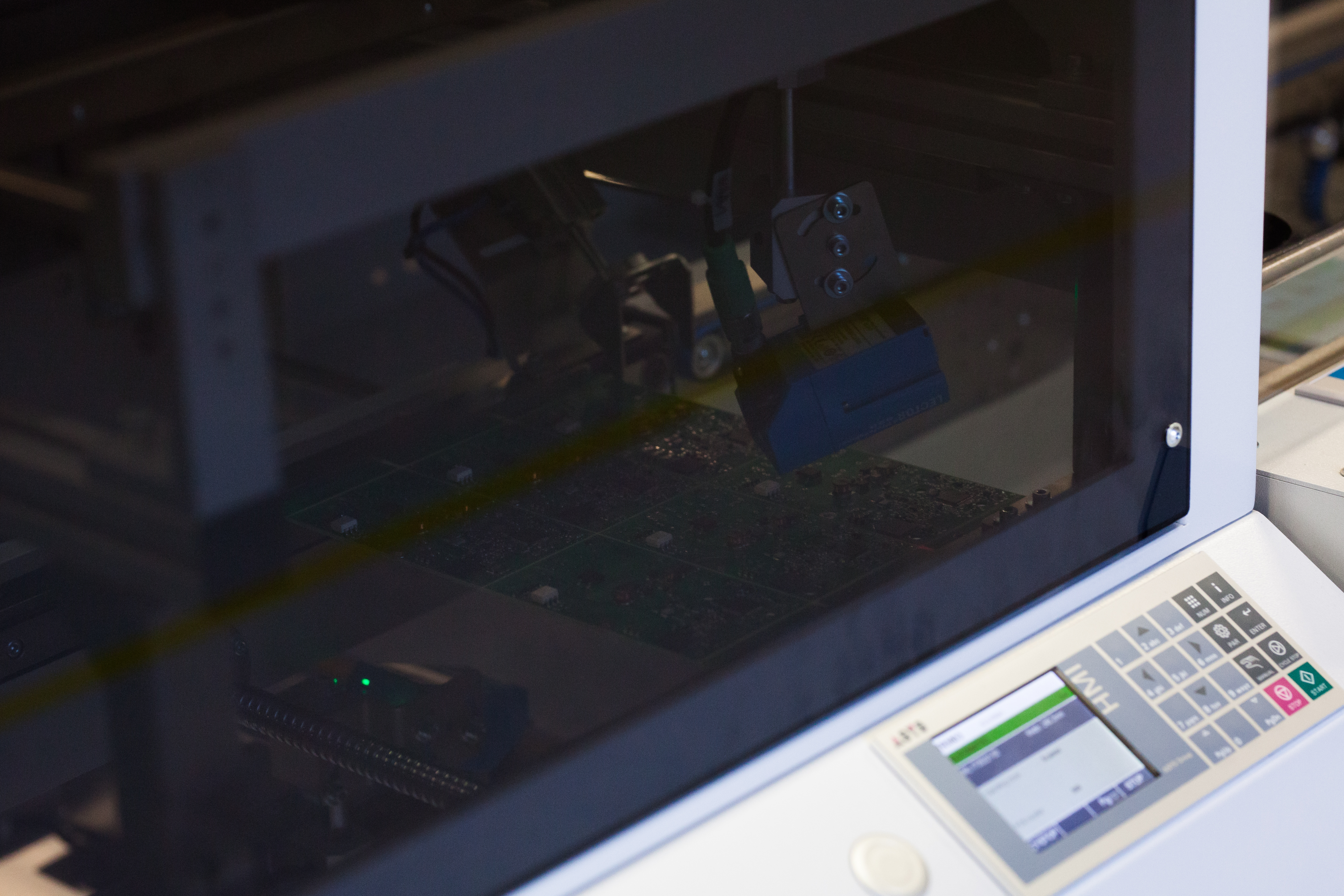 VIDEO/ Fabricat în România. Cum arată dispozitivul care îți protejează familia de atacurile hackerilor