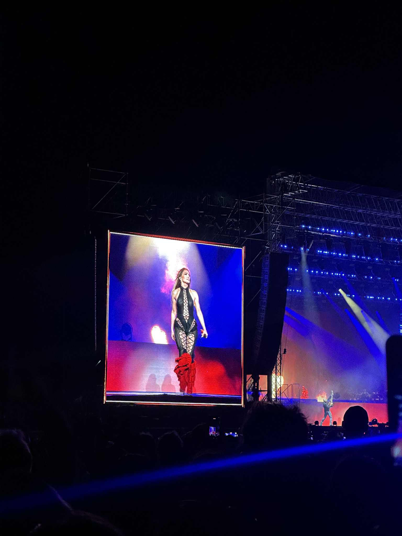 Imagini de la concertul lui Jennifer Lopez din București. Mesajul artistei pentru fanii români: „Faceți ce iubiți”
