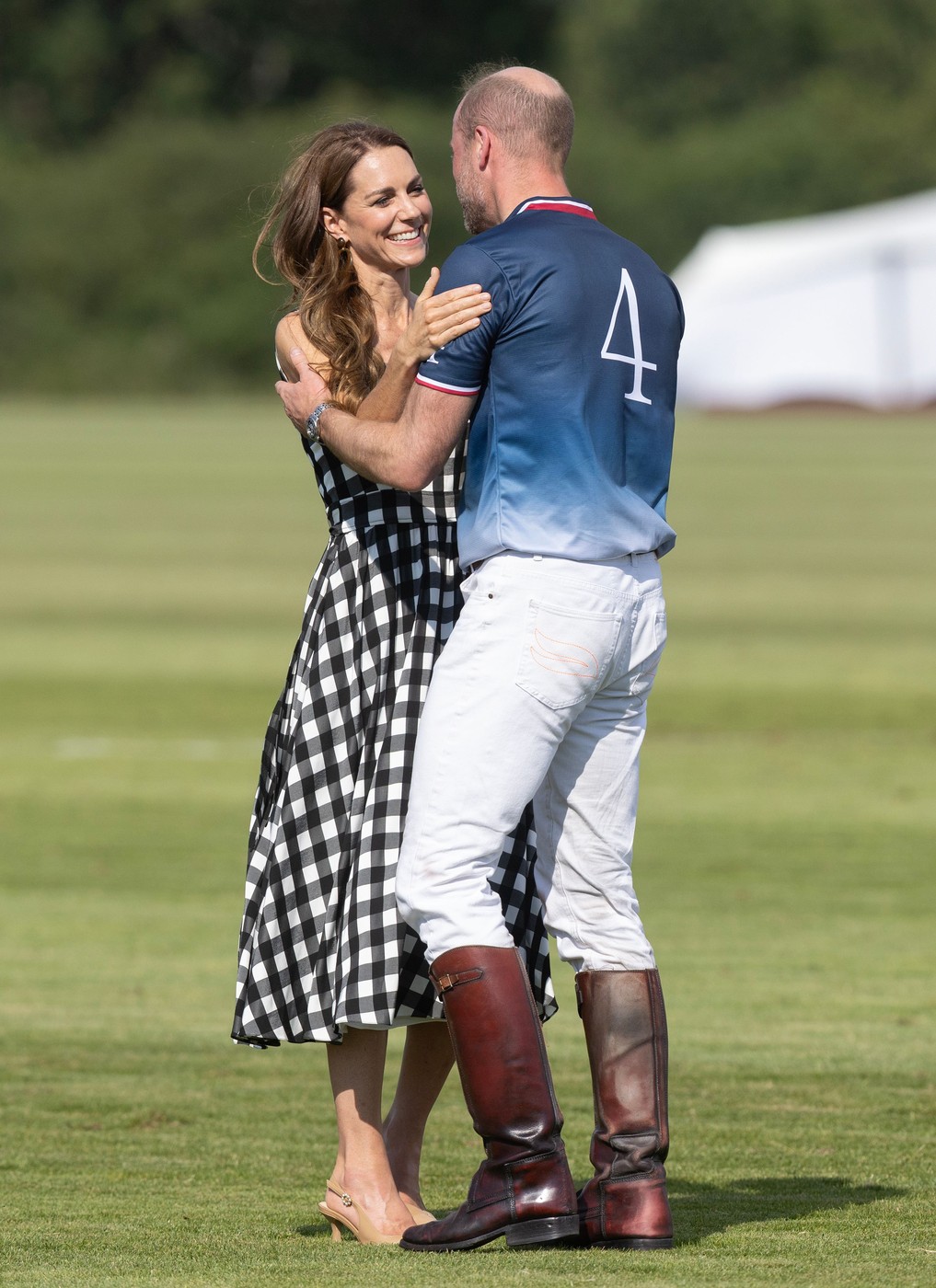 Kate Middleton, apariție rară într-o ținută de vară. Prințesa de Wales l-a susținut pe Prințul William la meciul anual de polo caritabil