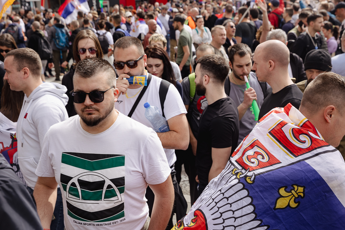 Drapelul României flutură în mijlocul protestului uriaș de la Belgrad: „Ne-am inspirat de la voi!”