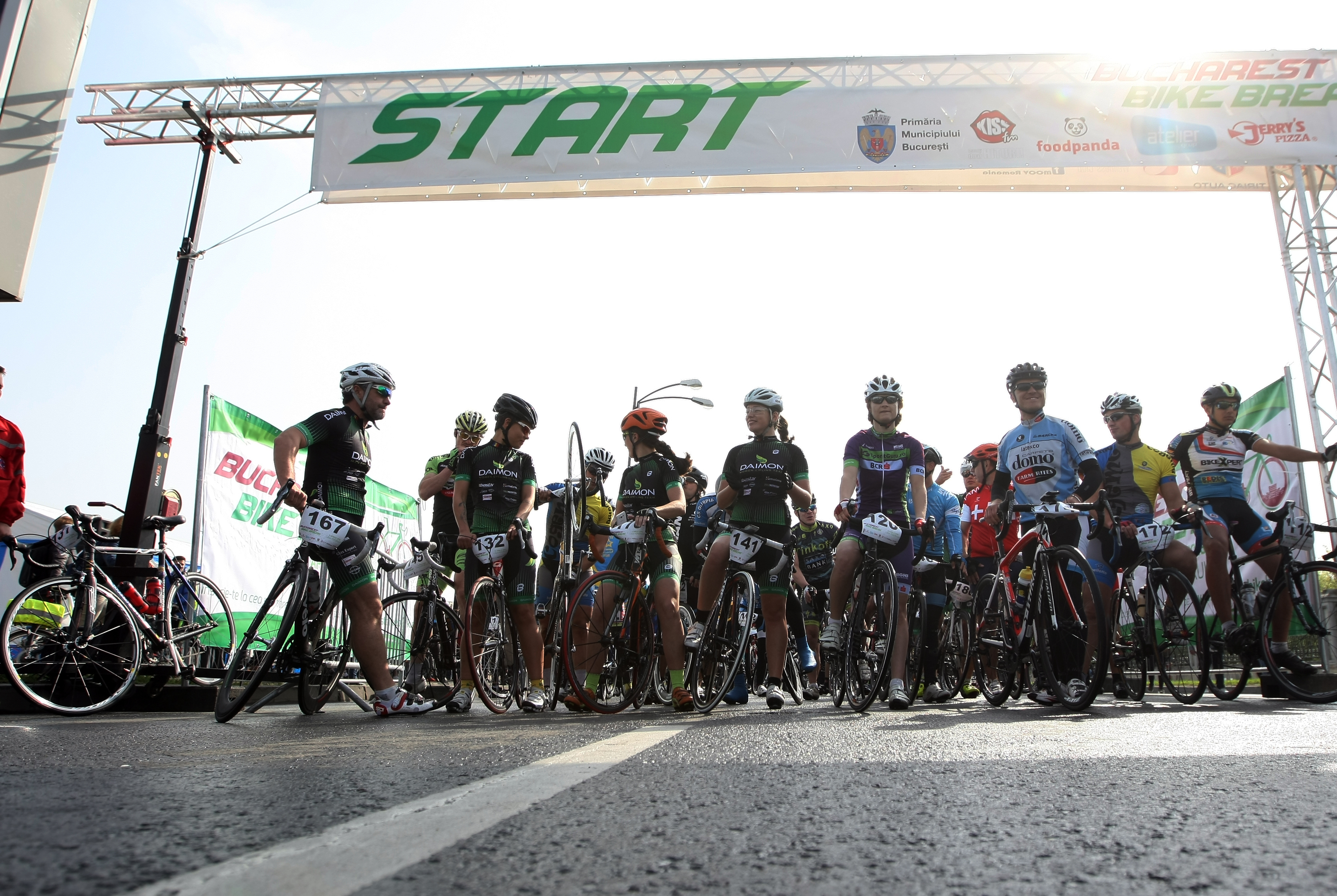 Cicliștii au înconjurat Casa Poporului! Start la Bucharest Bike Break