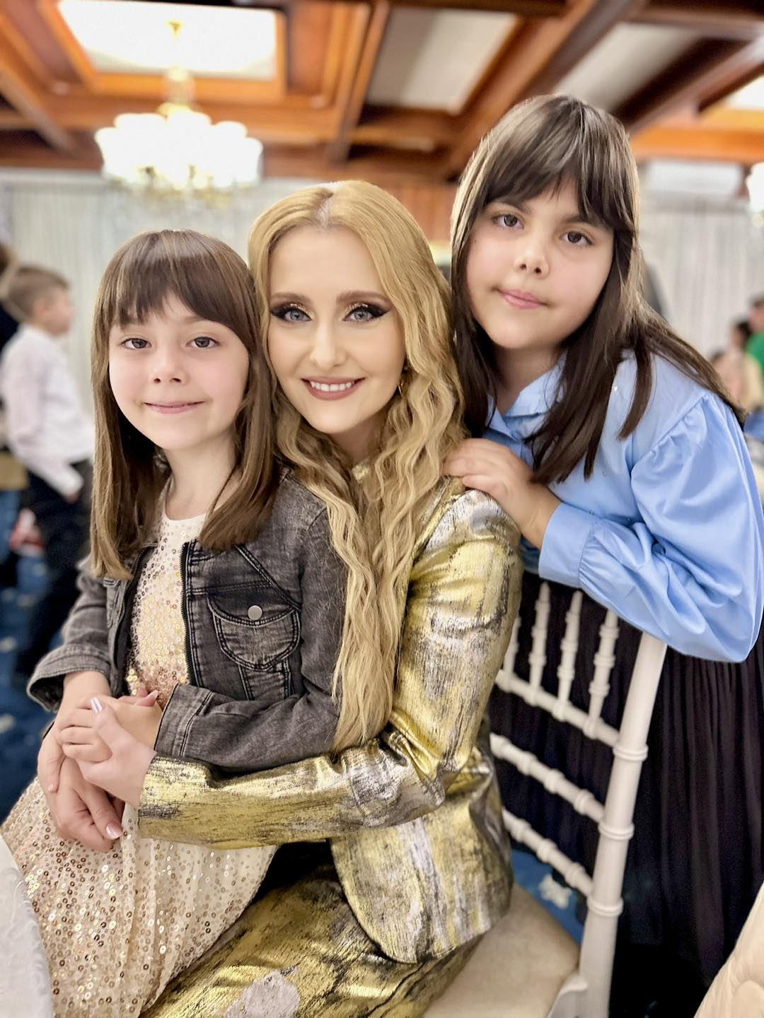Cum s-a pozat Alina Sorescu alături de fetițele sale, care s-au întors la ea. Raisa și Carolina au petrecut Crăciunul cu Alexandru Ciucu